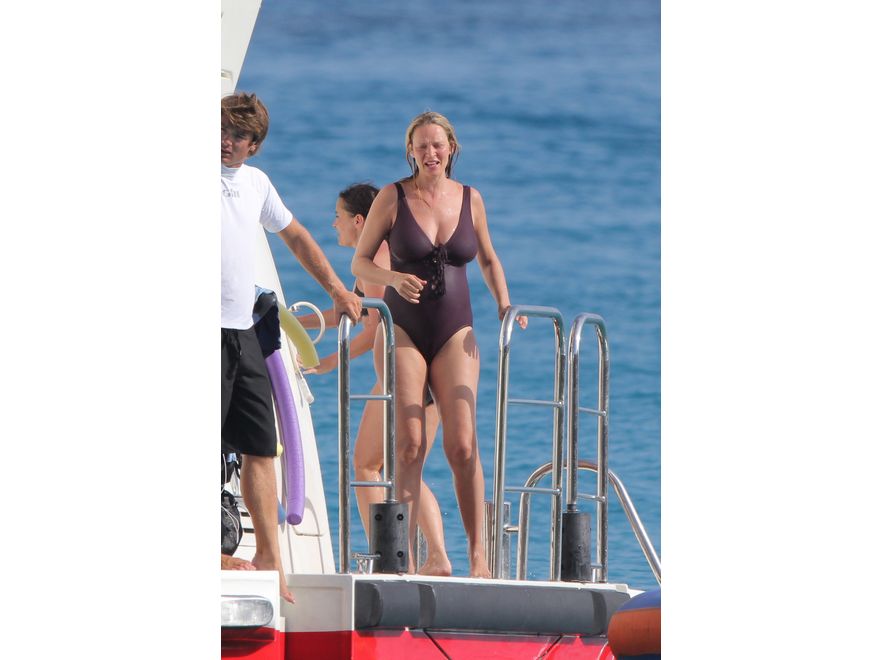 Ciężarna Uma Thurman w kostiumie kąpielowym
