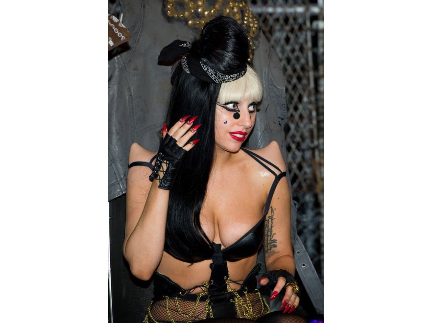 Lady Gaga - mistrzyni szalonych kapeluszy. Zobacz zdjęcia!