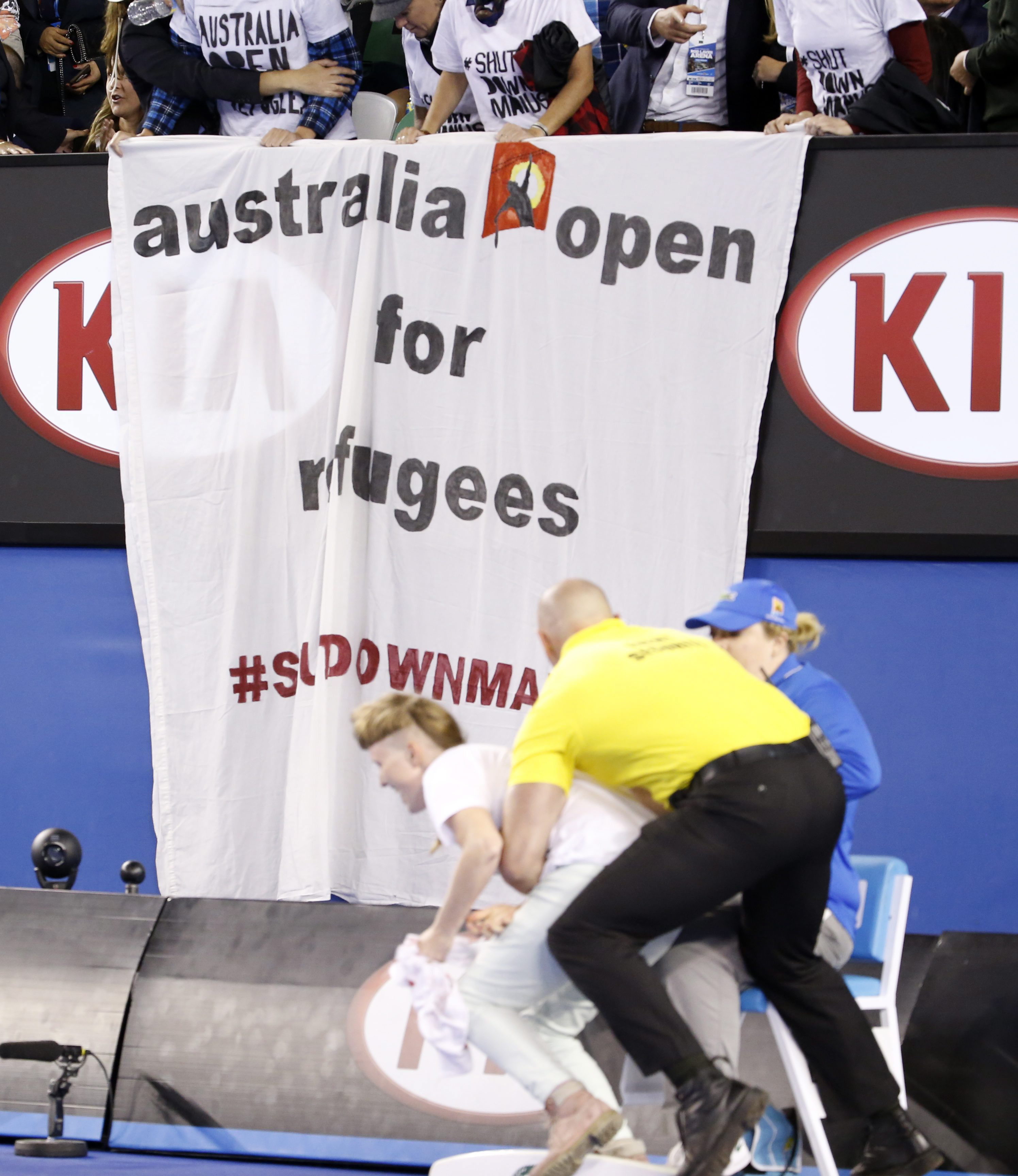 Skandal podczas finału Australian Open. Aktywiści wdarli się na kort