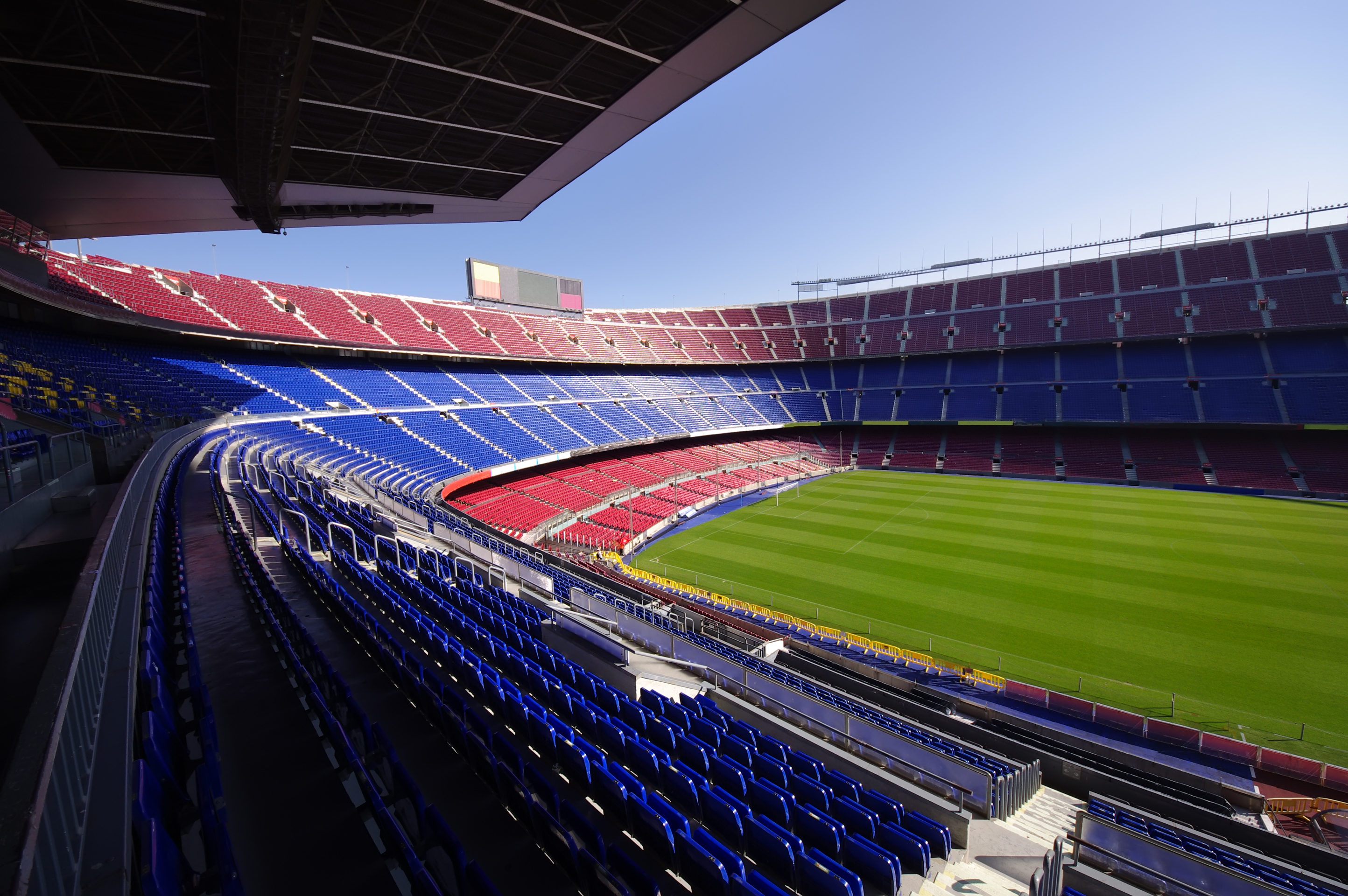 Na stadionie i w salonie...
