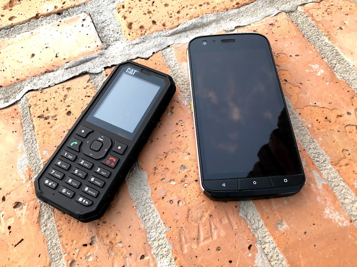 Bemutatjuk azt a két mobilt, amelyek valószínűleg a világvégét is túlélnék  - Blikk