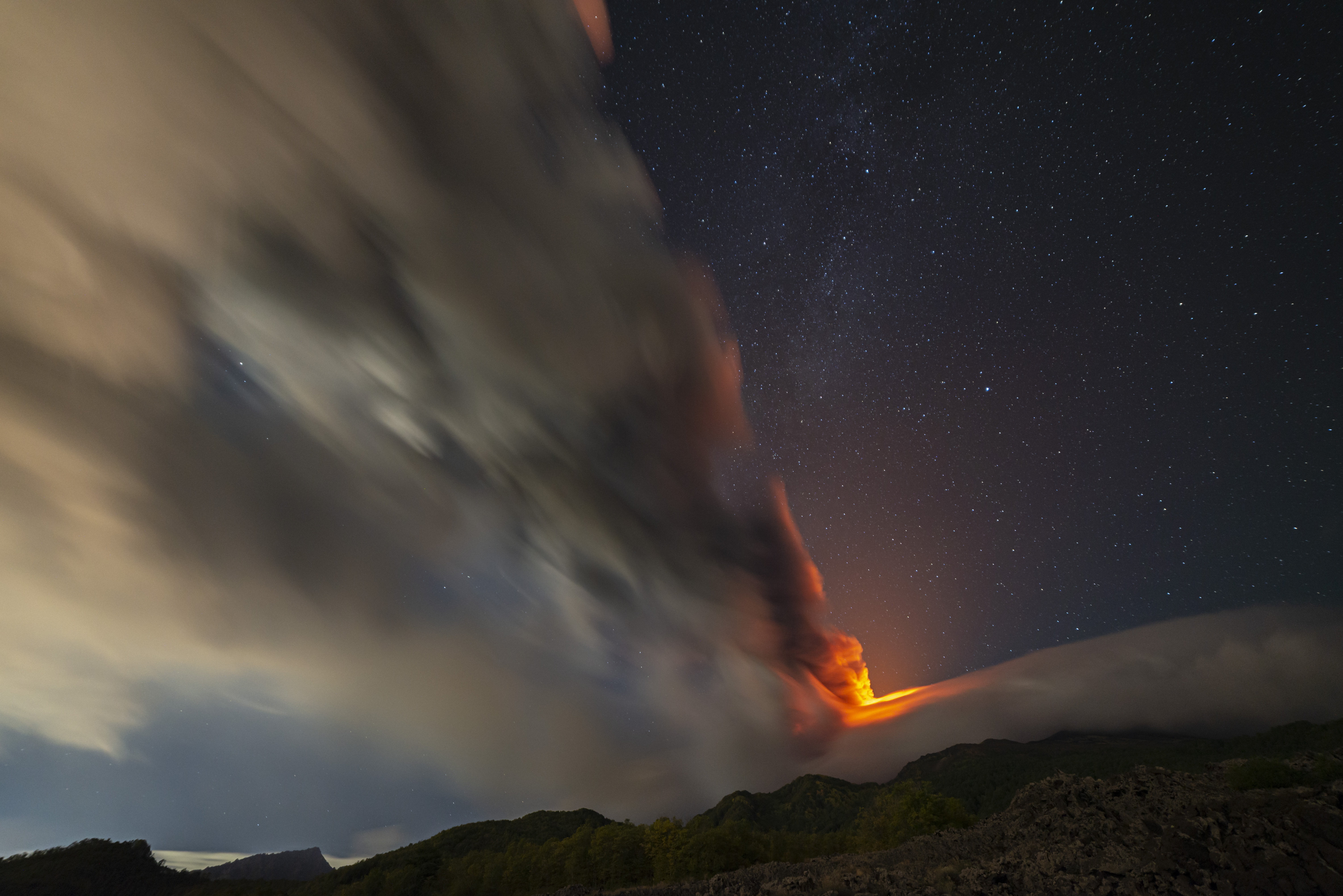 Bármikor kitörhet az Etna: aggódnak az emberek is, nagy a készültség