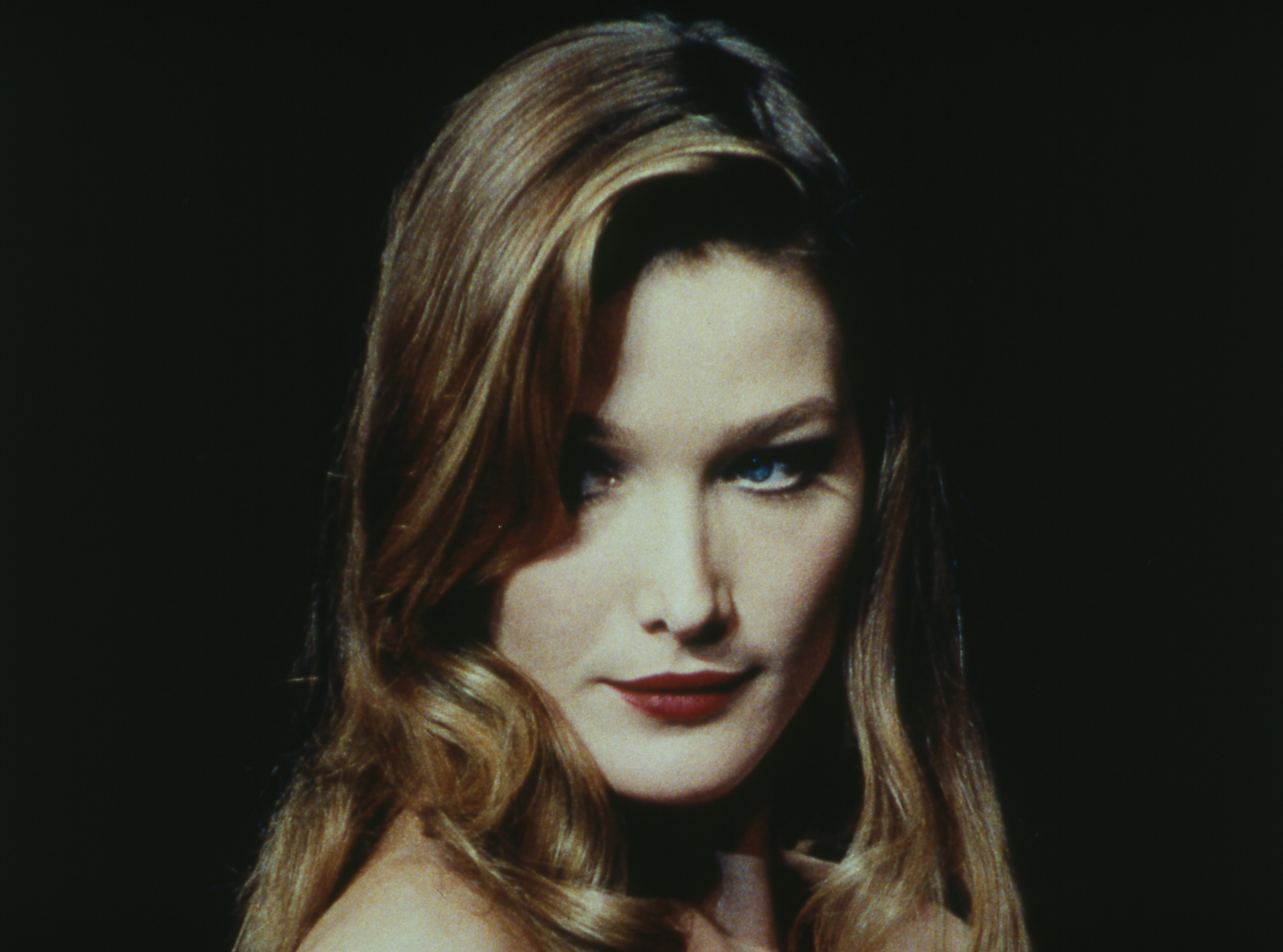 W przeszłości Carla Bruni była jedną z top modelek, uważaną za boginię piękna. Zdjęcie z 1994 roku