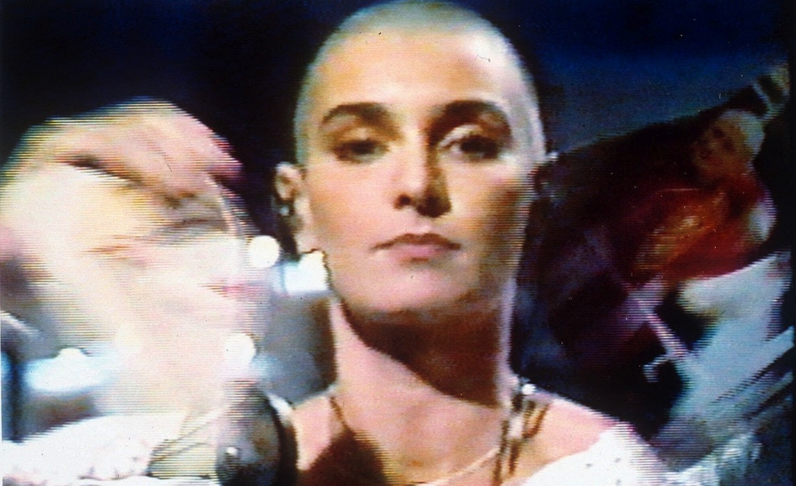 Sinead O'Connor i podarte zdjęcie papieża