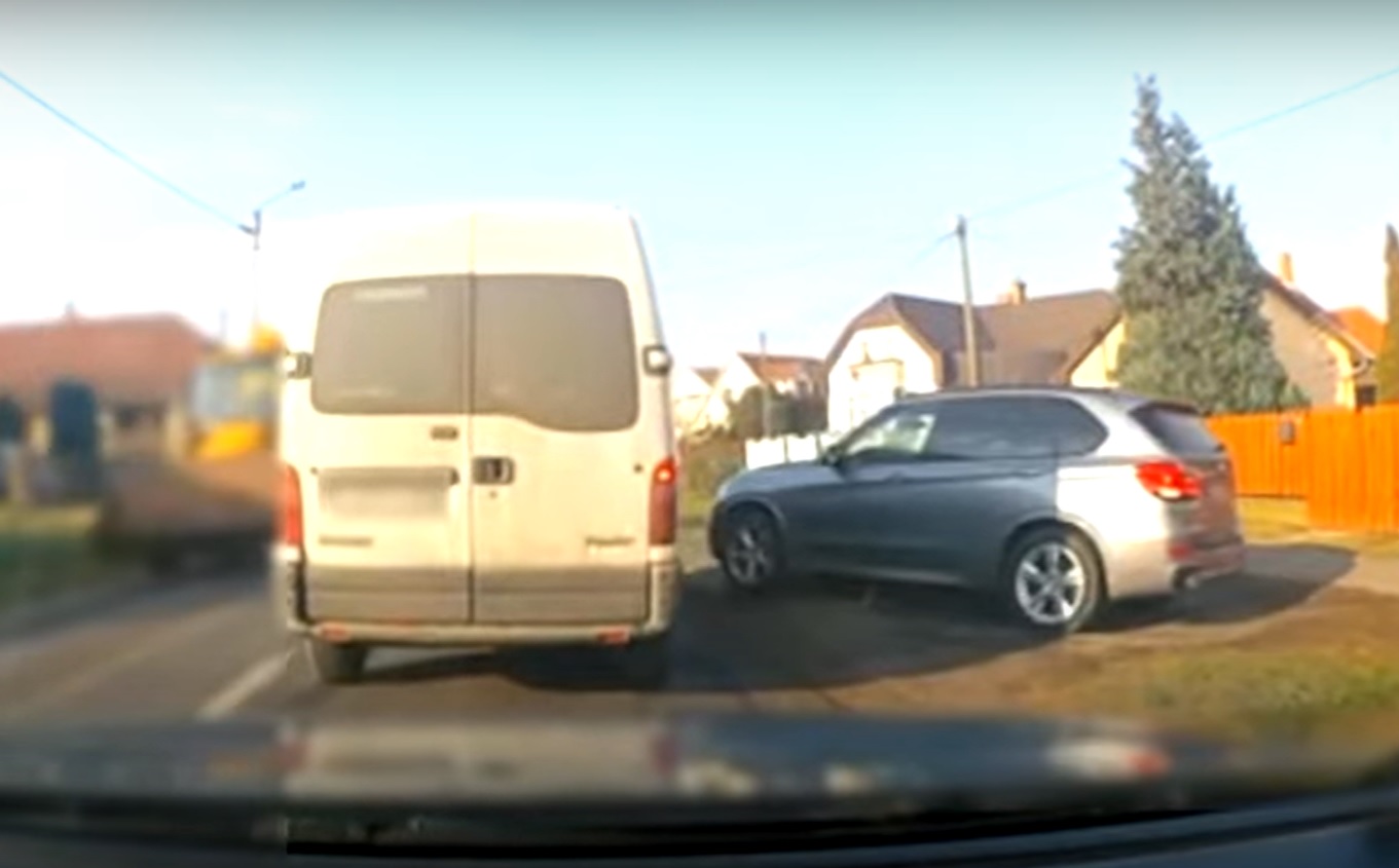 Kimaxolta a pofátlanságot az agresszív és türelmetlen BMW-s - videó