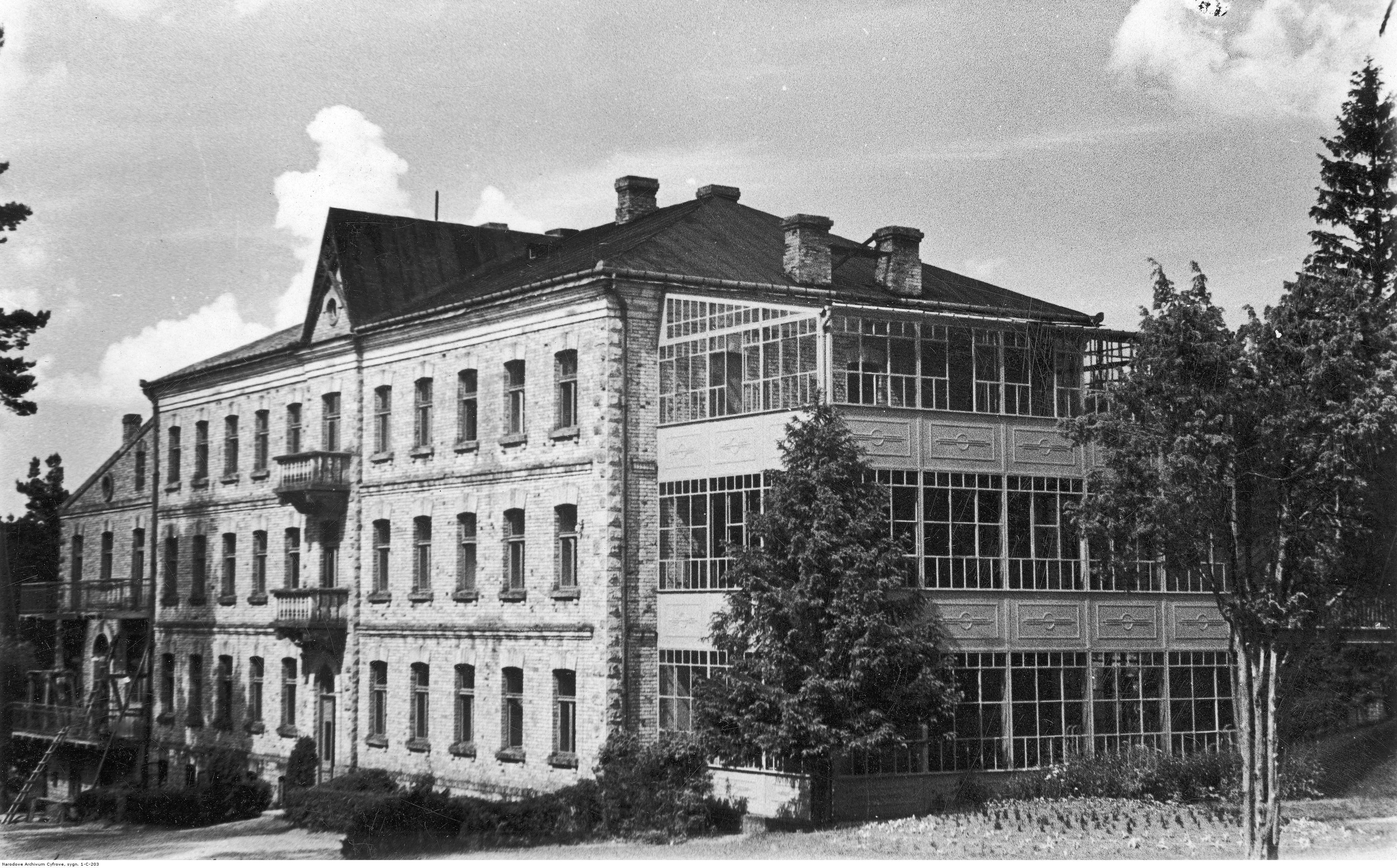 Do najpopularniejszych należał Ciechocinek, zwany też polskim Monte Carlo, Nałęczów – gdzie bywał m.in. Stefan Żeromski, Bolesław Prus i np. Henryk Sienkiewicz czy Falenica i Otwock dla