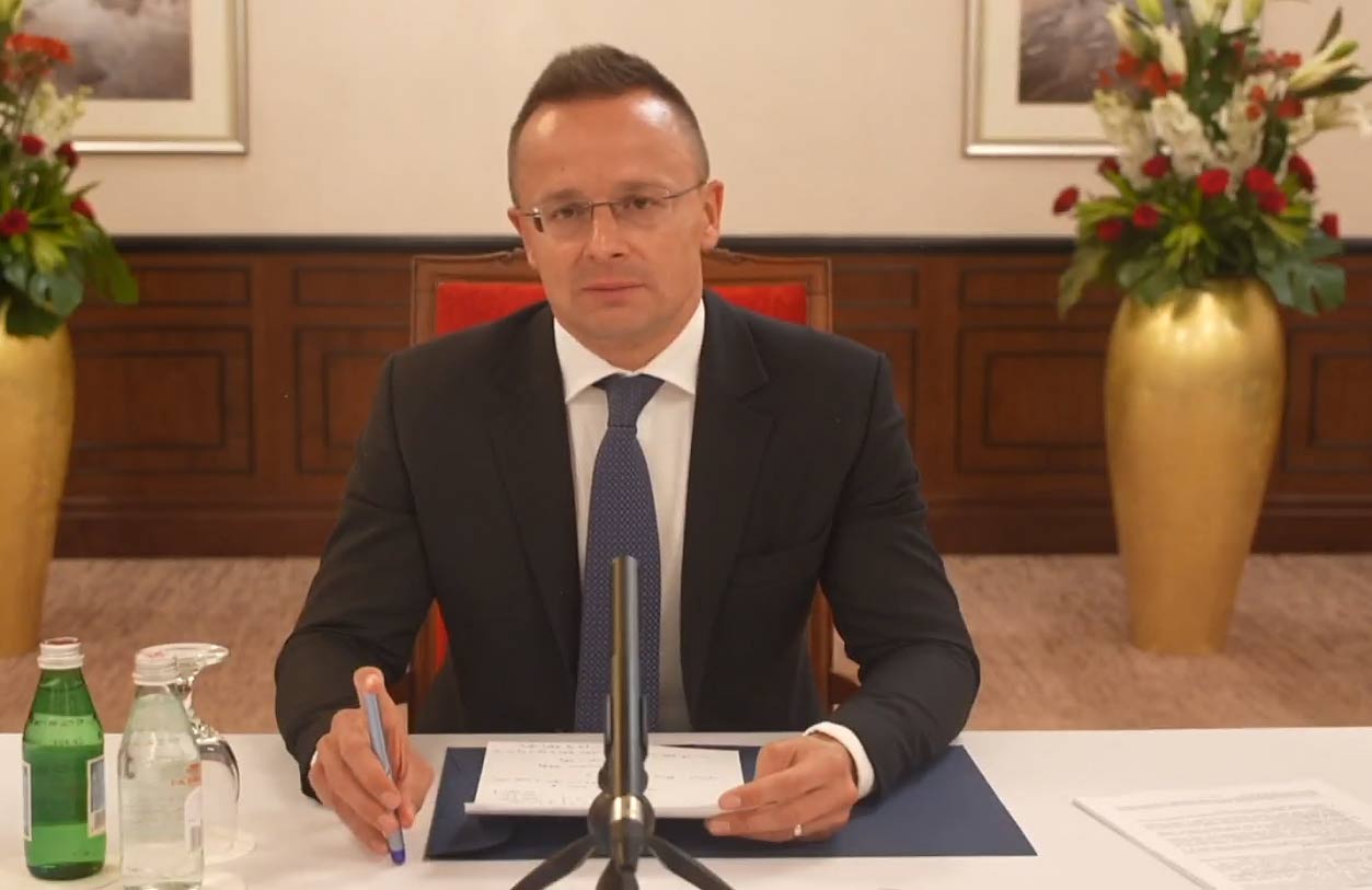 Szijjártó Péter bejelentése az izraeli menekítésről - Könnyen úgy járhatnak, mint azok, akik úgy gondolták, elmennek még egy kirándulásra