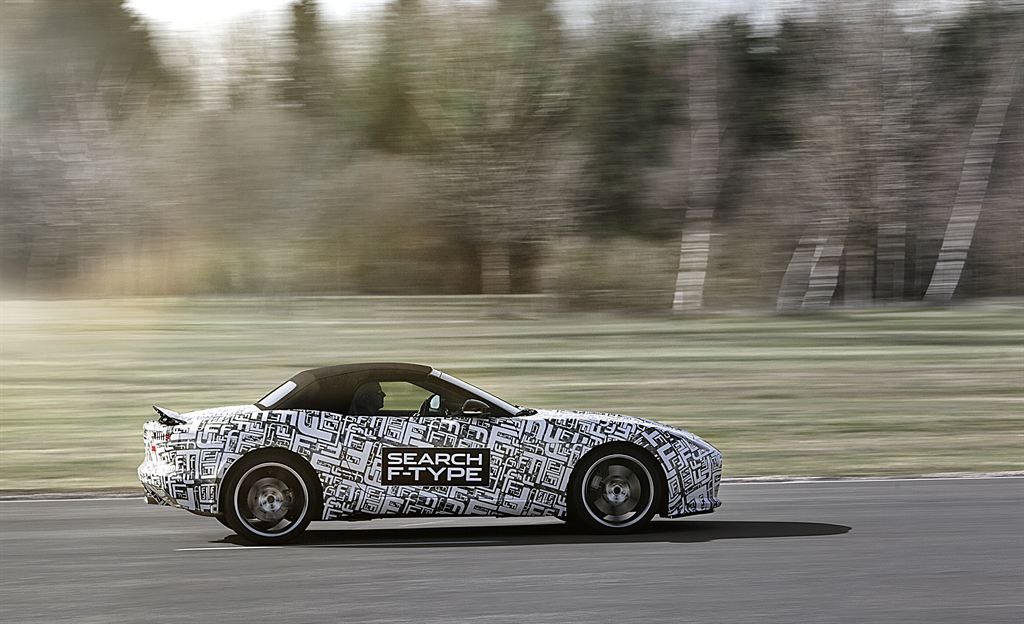 Najnowszy model jest produkcyjnym wcieleniem prototypowego C-X16, którego świat poznał we wrześniu 2011 roku