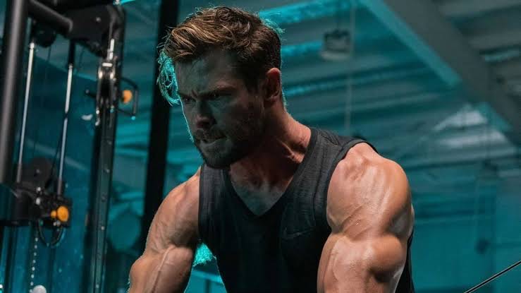 Chris Hemsworth goes full beast mode in the trailer for new series