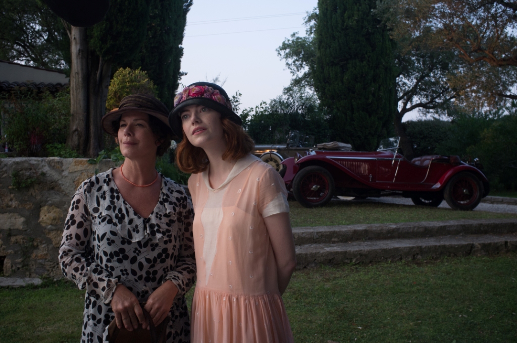Marcia Gay Harden i Emma Stone w filmie
