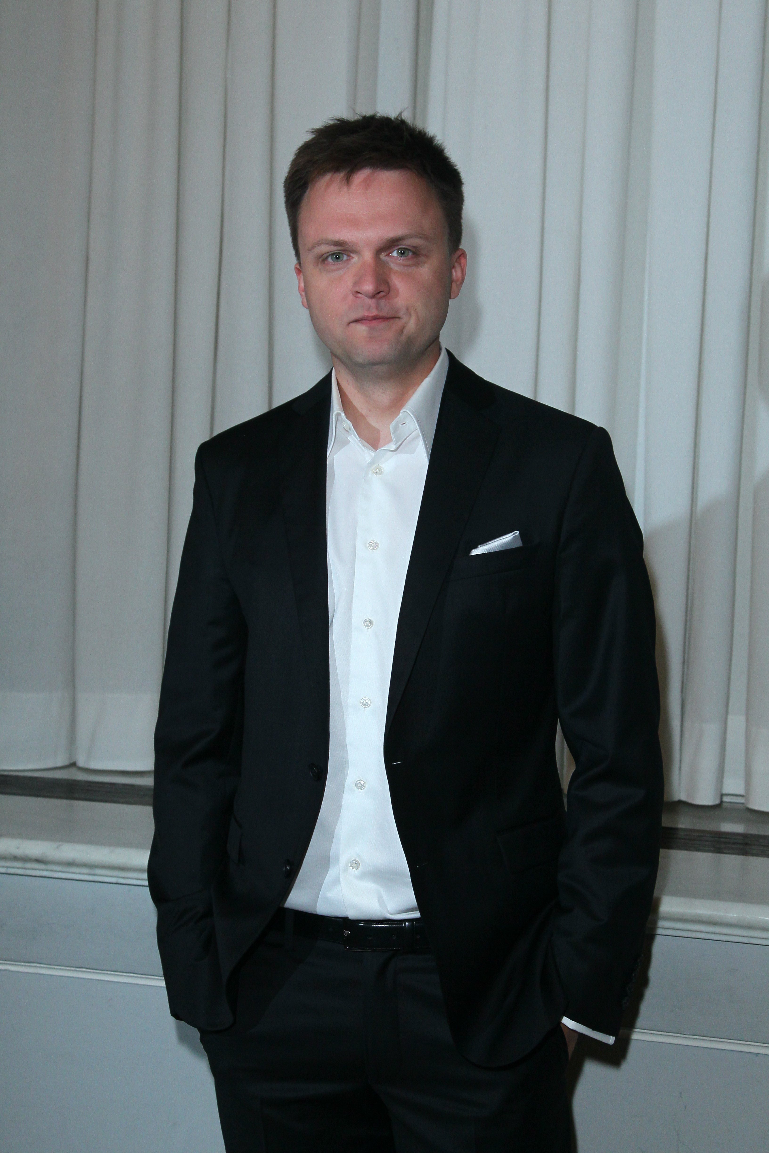 Dwukrotnie przebywał w nowicjacie zakonu dominikanów. Obecnie dyrektor programowy TV Religia, publicysta