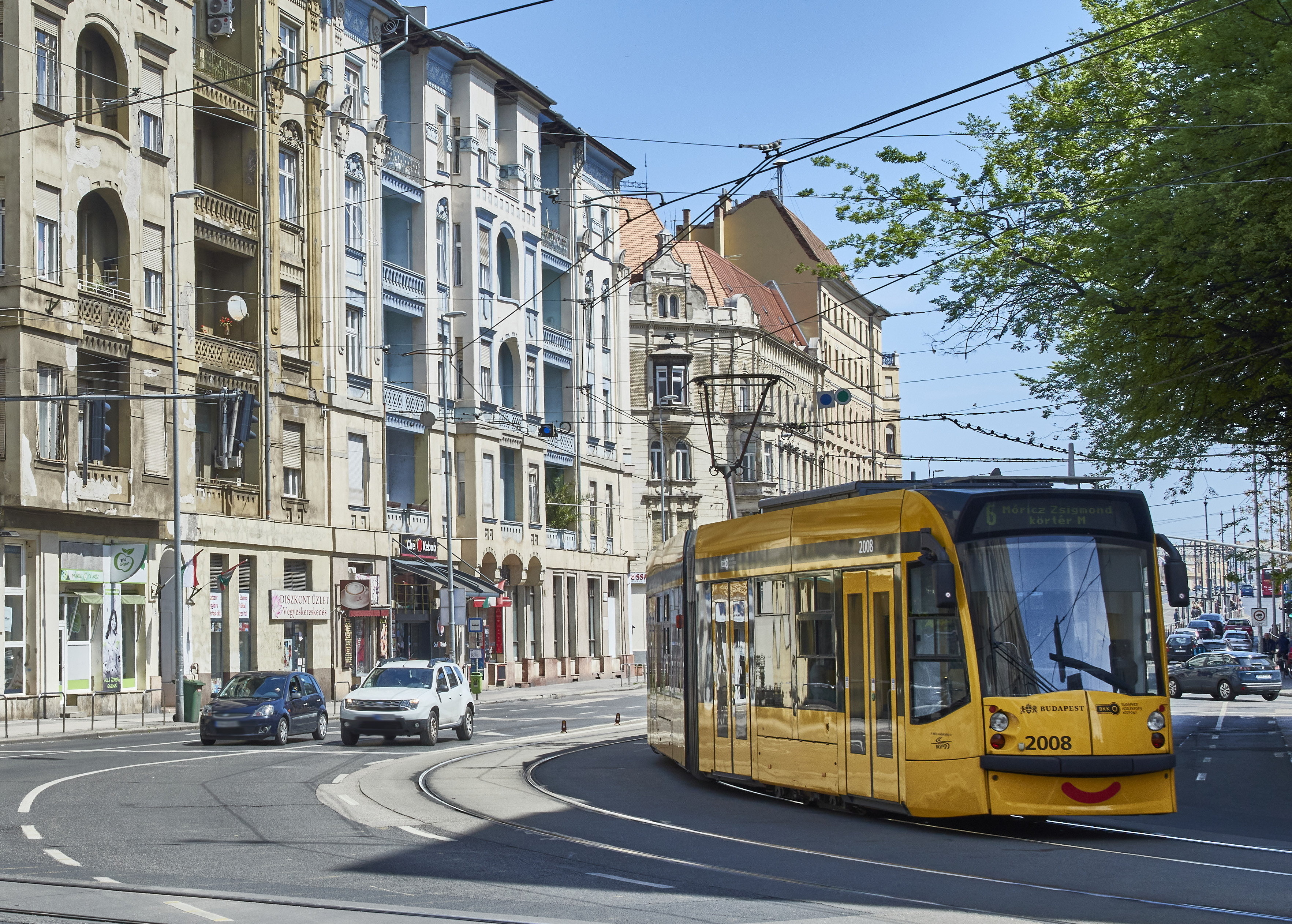 Örülhetnek a Budapesten utazók: 150 forintos napijegyet kínál a BKK