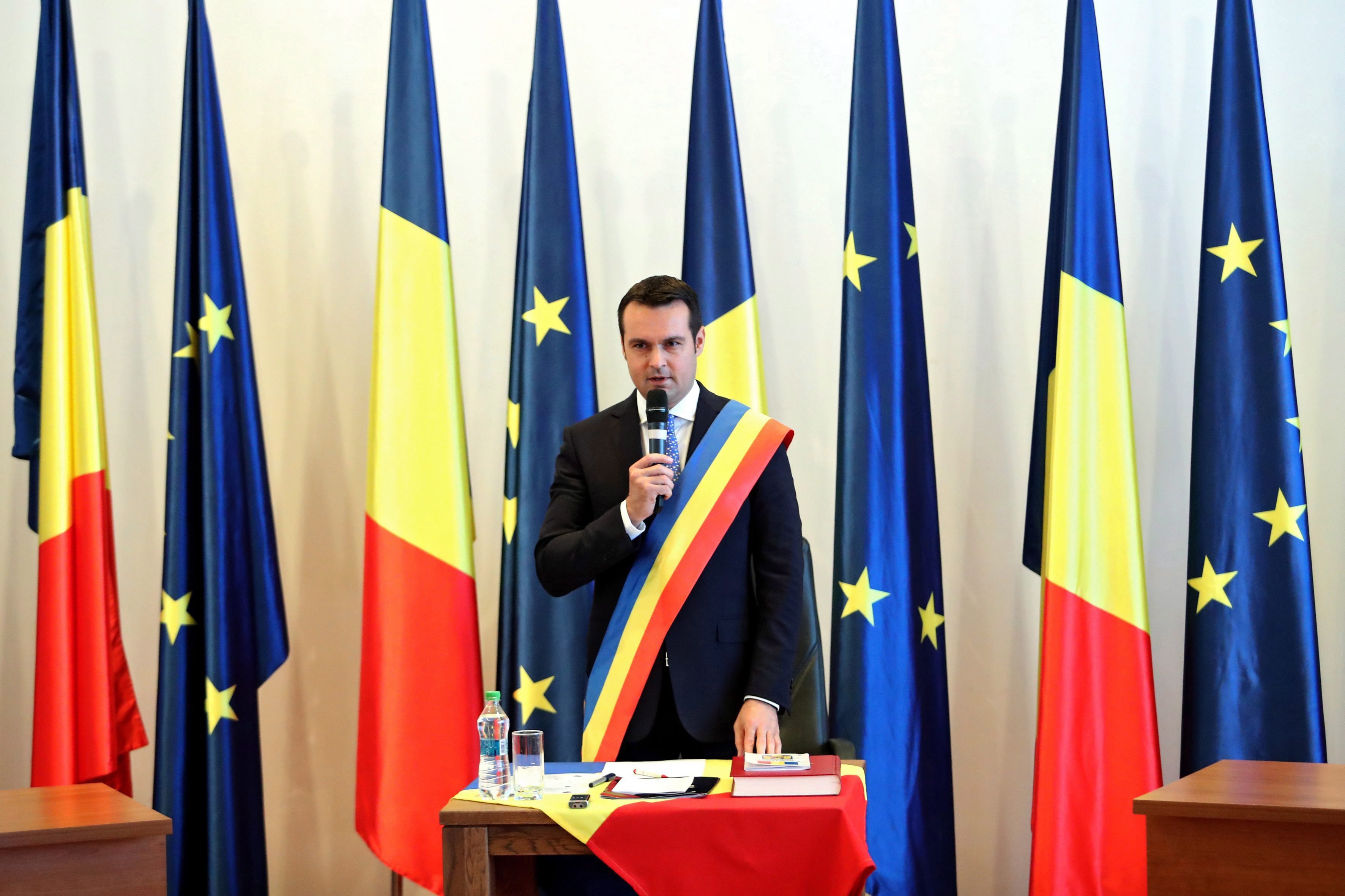 Tisztogatás volt a román rendőrségnél, miután Magyarországra szökött az elítélt magyarellenes polgármester