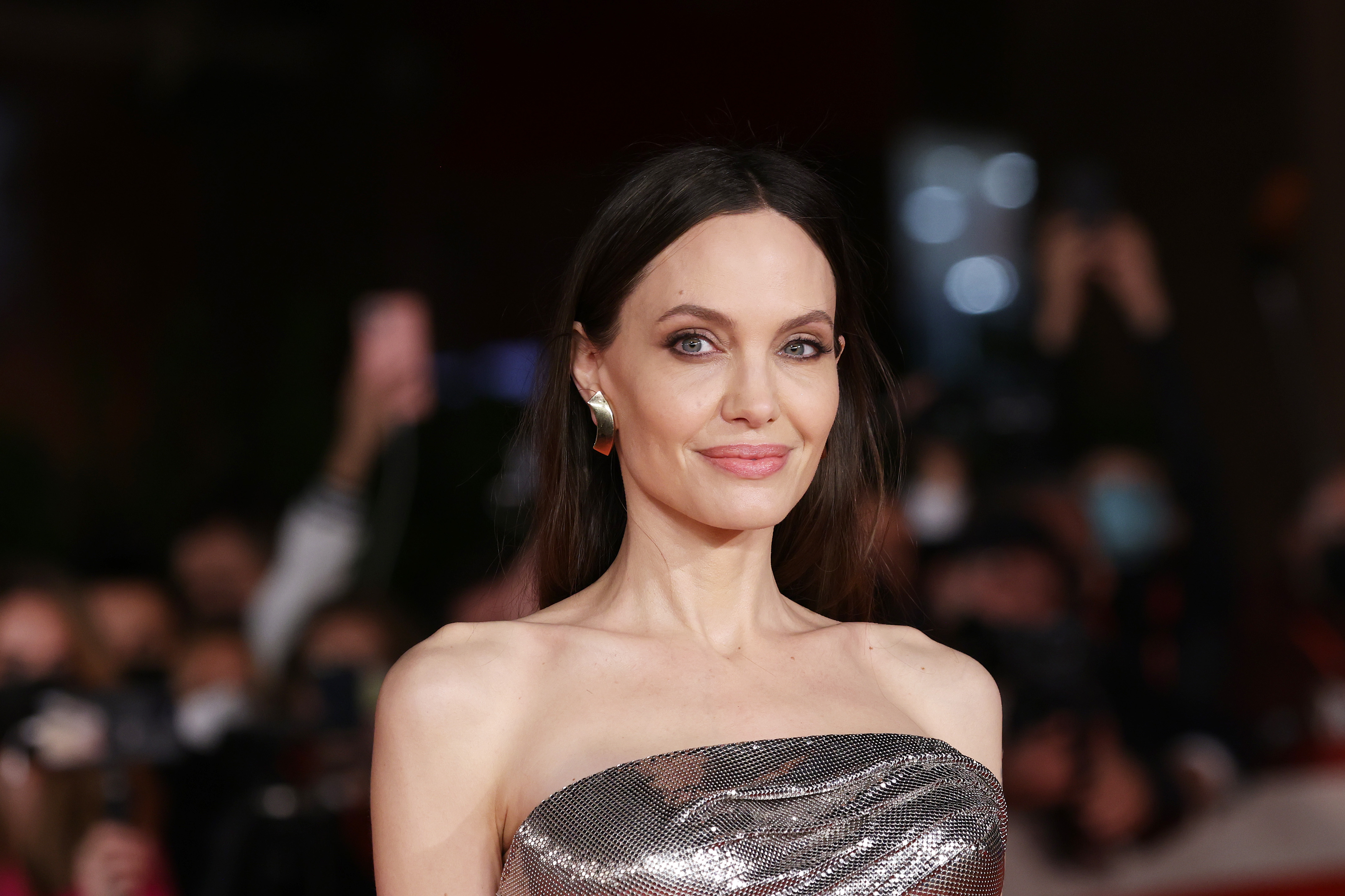 Angelina Jolie stílusosan merész, és imádjuk érte