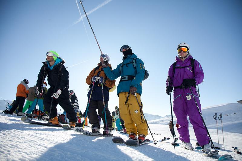 freeride 03 narciarze stoją
