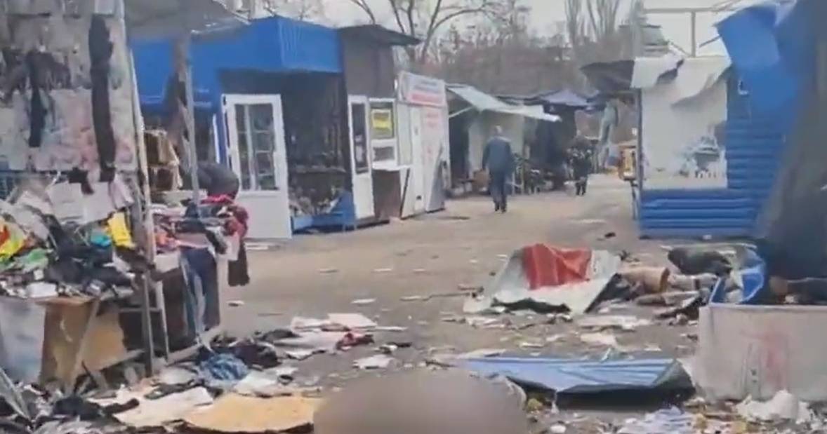 Civileket támadtak meg Donyeckben: egy vásárcsarnokra nyitottak tüzet - sokkoló videó