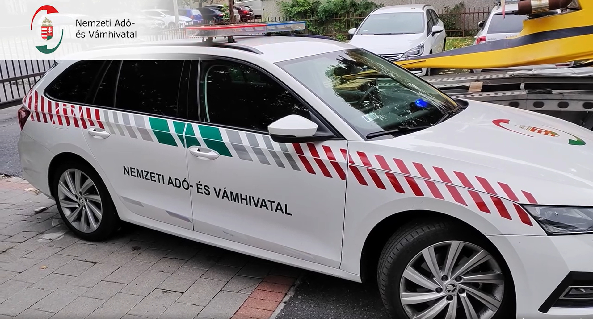 Elképesztő fura légijárművet vontatott a magyar utakon a bolgár cigicsempész – Ön szerint mi ez? – videó, fotók