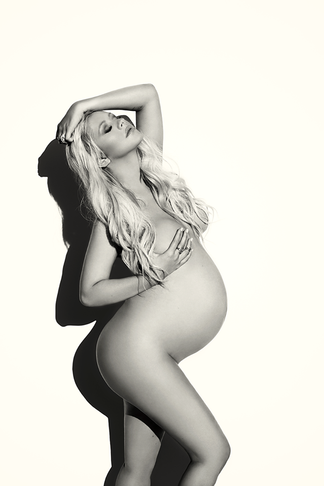 Ciężarna Christina Aguilera wzięła udział w odważnej sesji zdjęciowej dla