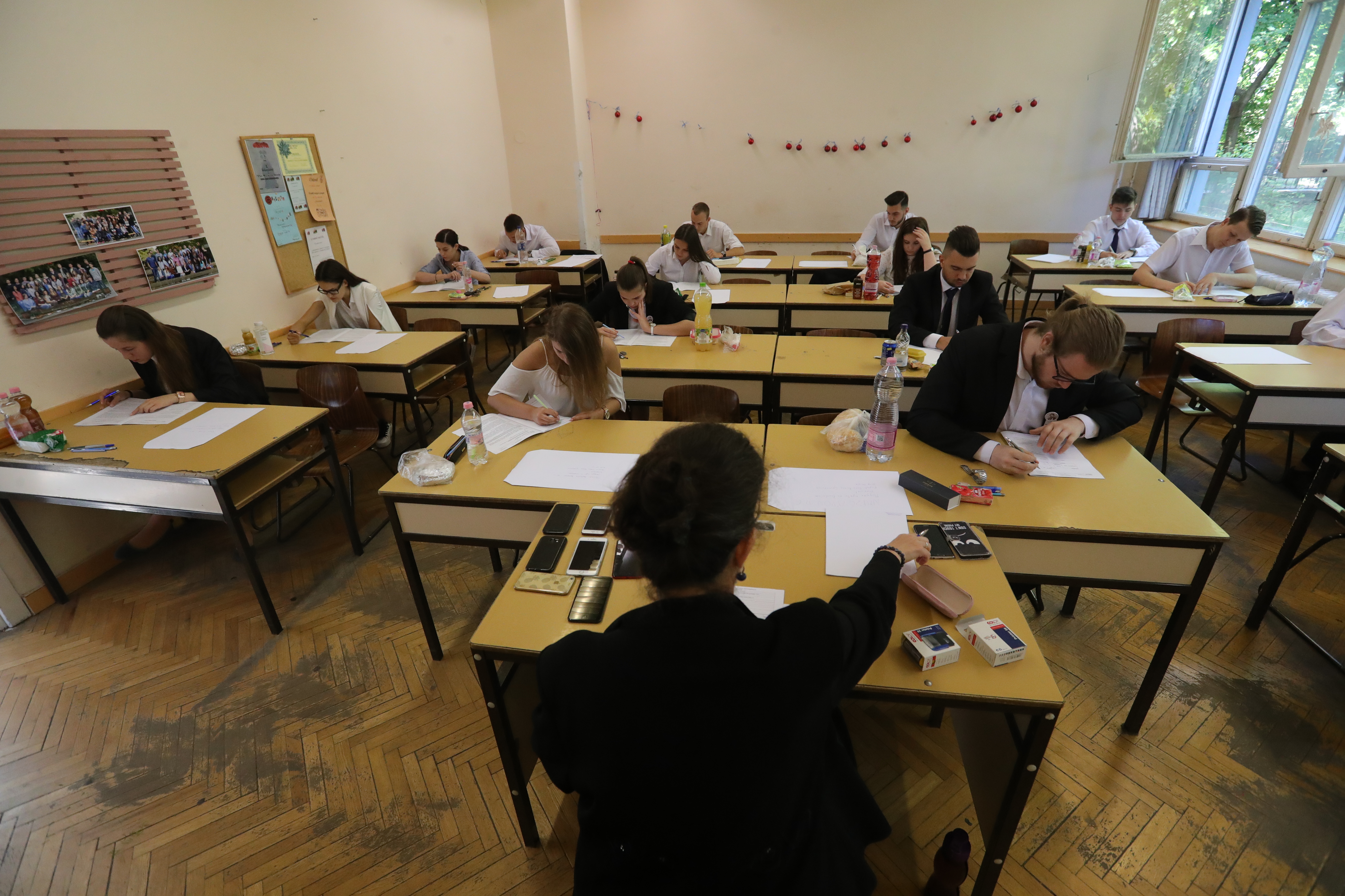 Ma megkezdődnek az érettségik: idén több mint 74 ezer diákért izgulhatnak a szülők