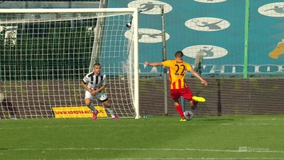 Korona - Sandecja (0:0): Brzyski odbił piłkę ręką w polu karnym, sędzia nie zauważył przewinienia. Koronie należała się "jedenastka"!
