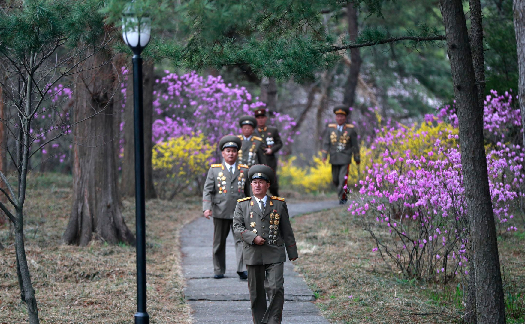 Wojskowi w miejscu urodzin Kim Il Sunga