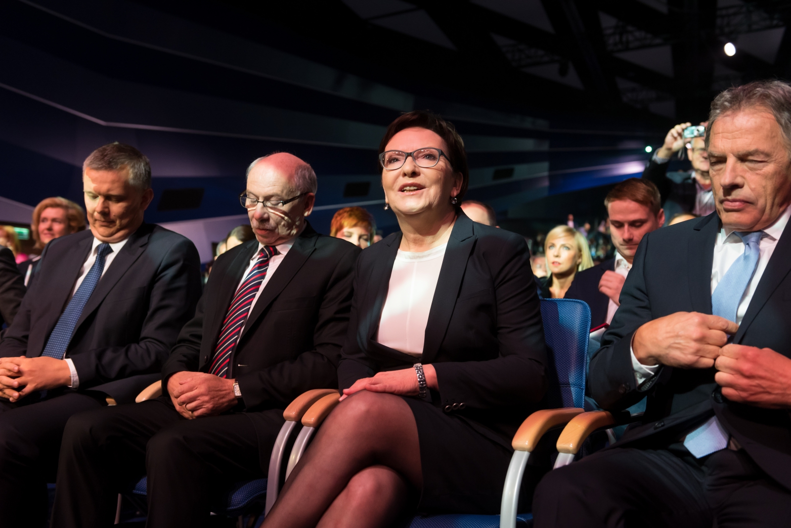 Bezpieczeństwo Polski i Polaków jest celem polityki Platformy Obywatelskiej - zapewnia wicepremier Tomasz Siemoniak. Powiedział on na konwencji w Poznaniu, że program partii pokazuje, jakie działania trzeba podejmować, aby gwarantować bezpieczeństwo Polski i jej pozycję w świecie. - Potrzeba Europy solidarnej wobec rosnących wyzwań, Europy solidarnej w wysiłku na rzecz własnego bezpieczeństwa i rozwoju - powiedział wicepremier dodając, że interesem Polski jest silna Unia Europejska. Jego zdaniem, dzięki naszej energii i kreatywności możemy być pewni, że Polska i Polacy będą w takiej Europie odgrywać decydującą rolę.