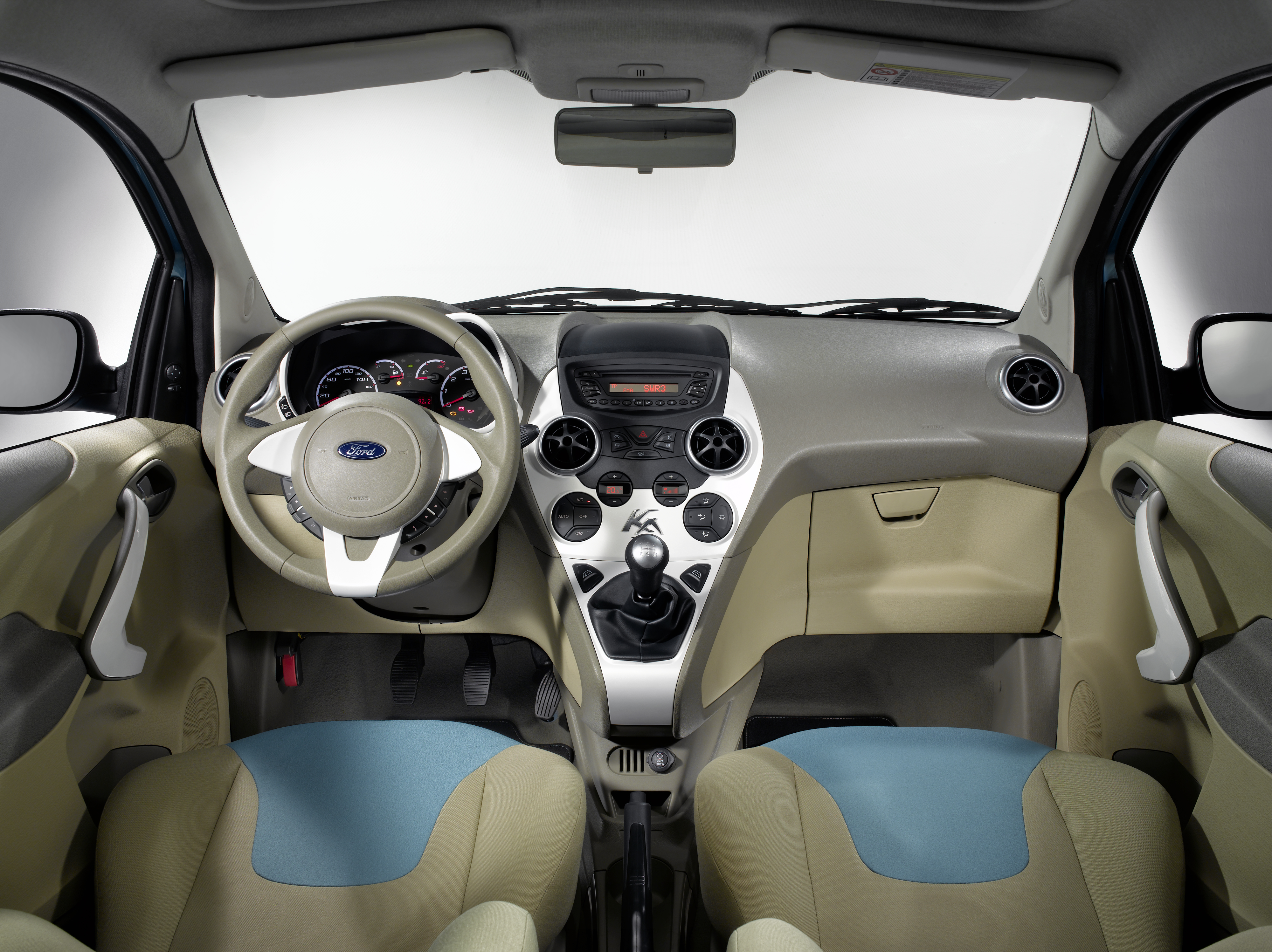 Ford sprzedał niemal 2 miliony sztuk modelu ka od czasu debiutu tego modelu w 1996 roku (obie generacje). Firma szacuje jednocześnie, iż światowy rynek niewielkich samochodów wzrośnie o 35 procent z 4 milionów egzemplarzy w 2012 roku do 6,2 miliona egzemplarzy w roku 2017. Wiadomo, że ford ka trzeciej generacji nie będzie produkowany w fabryce Fiata w Tychach…