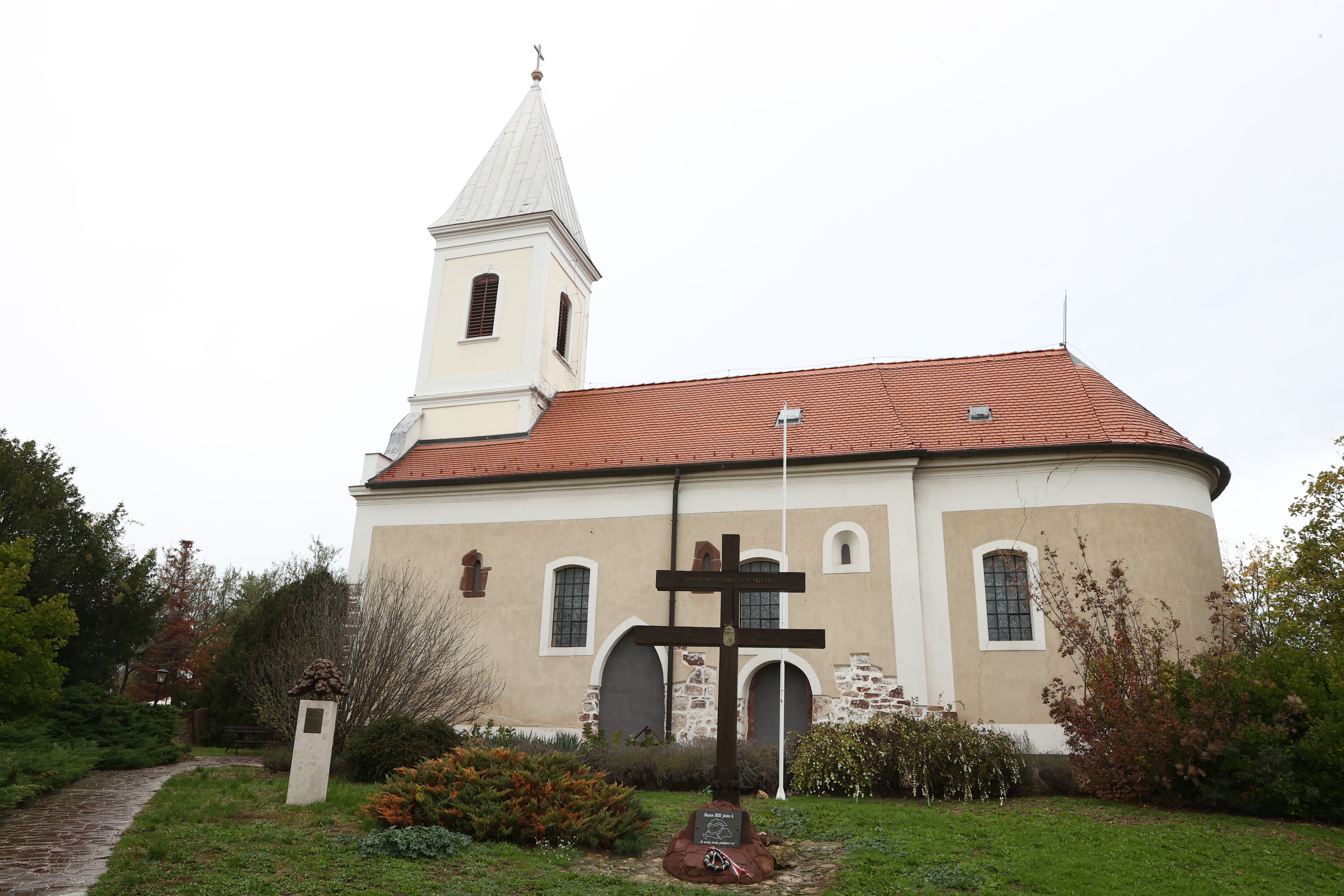 Külföldiek verték agyon az ágyában a palóznaki plébánost: 32 év után kerülhetnek börtönbe Csontos atya gyilkosai