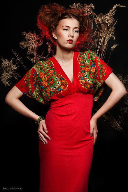 Inspiracje folklorem w kolekcji Kasi Miciak na sezon wiosna lato 2012