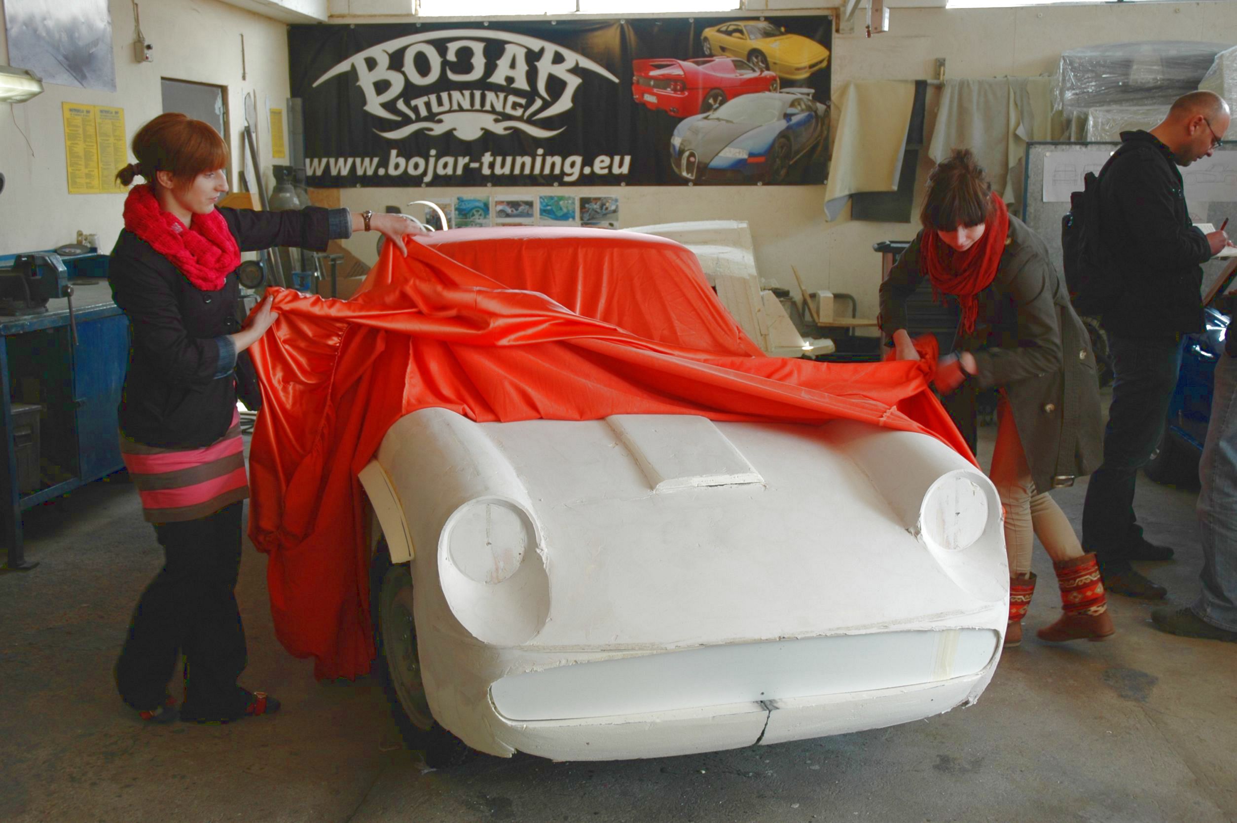 Niżej publikujemy fragmenty tłumaczenia artykułu opisującego syrenę sport. Materiał ukazał się 30 maja 1960 roku na łamach włoski ego dziennika
