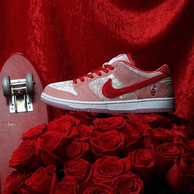10 par sneakersów na Walentynki 2020 dla romantyków - Noizz