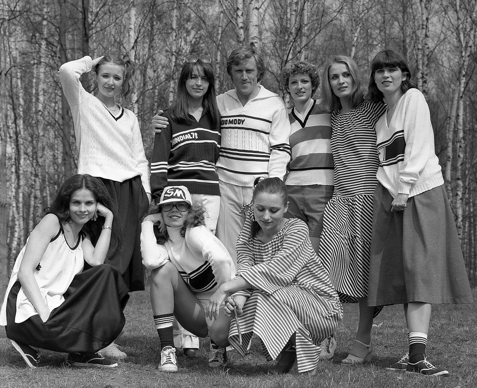 Warszawa, 1978 r. Kolekcja dzianiny Grazyna Hase i kadra narodowa polskich pilkarzy na Mundial 1978 r. Fot. Janusz Sobolewski/FORUM