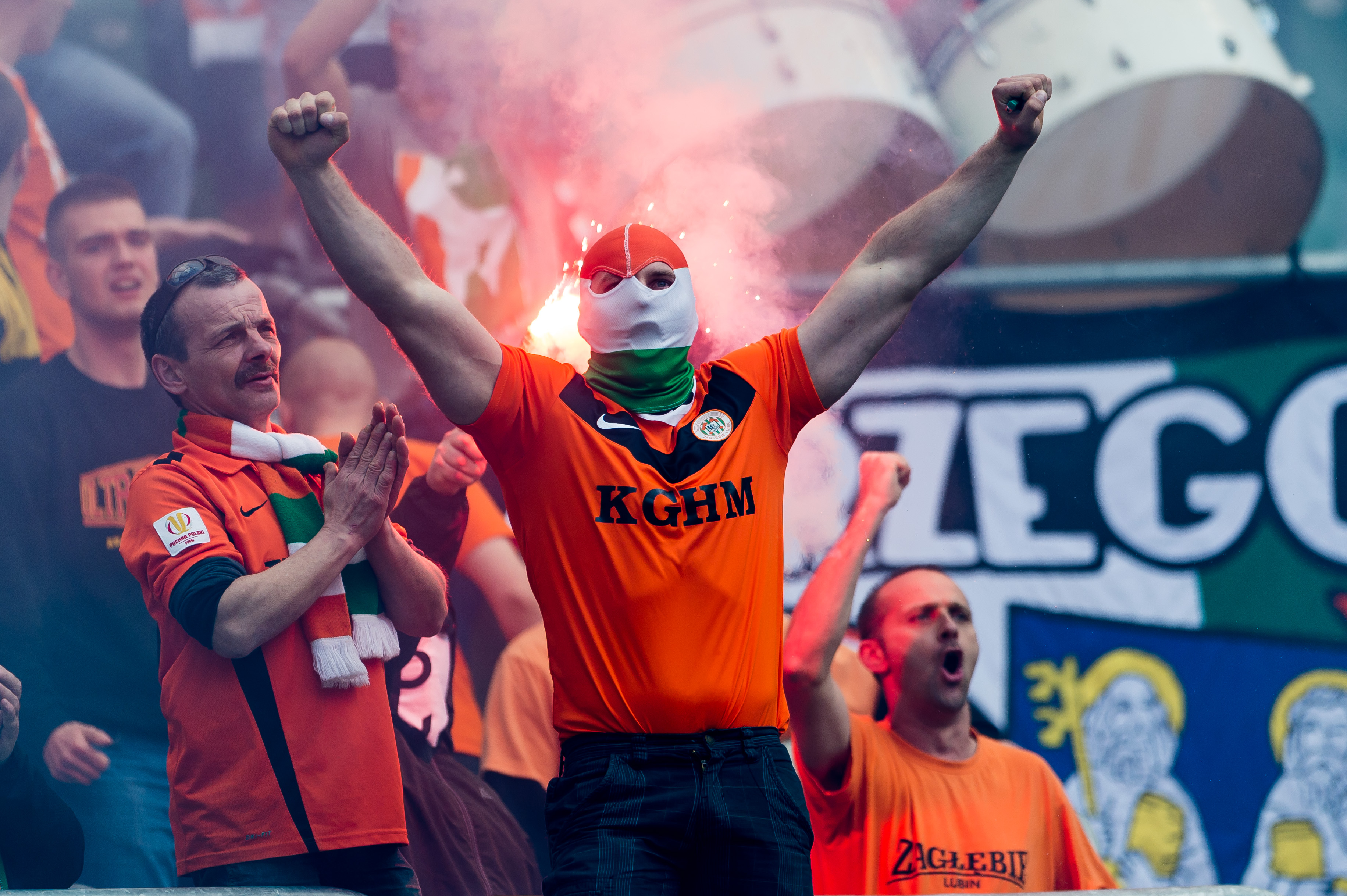 Ochroniarz podpalił na stadionie kibica Zagłębia