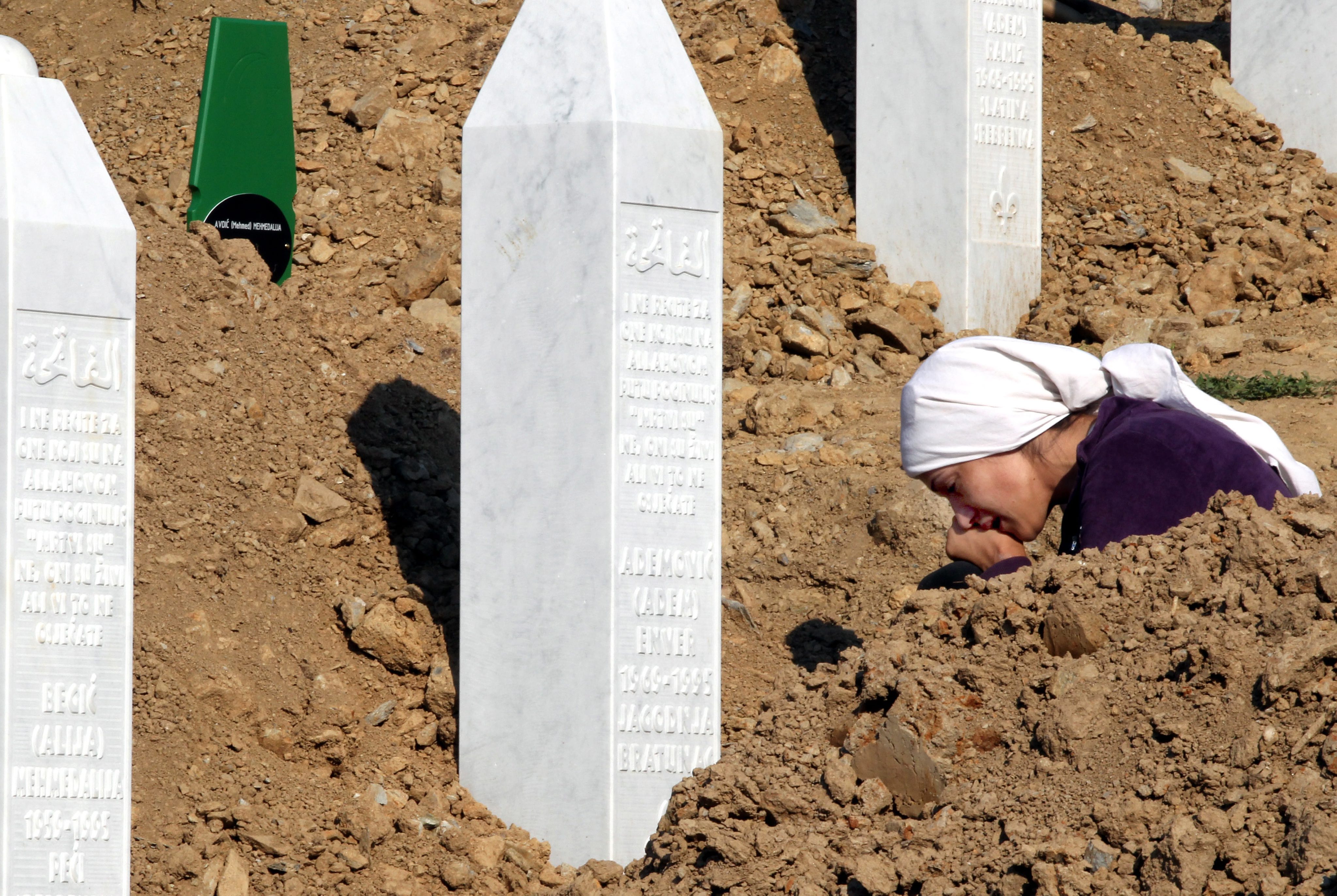 Pogrzeb ofiar masakry w Srebrenicy