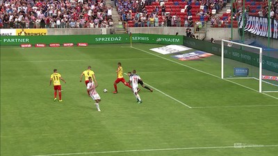 Górnik Z. - Korona (0:0): To powinien być gol! Smuga pędził na osamotnionego Hamrola, zamiast strzelać podał, a Urynowicz przegrał pojedynek z bramkarzem Korony