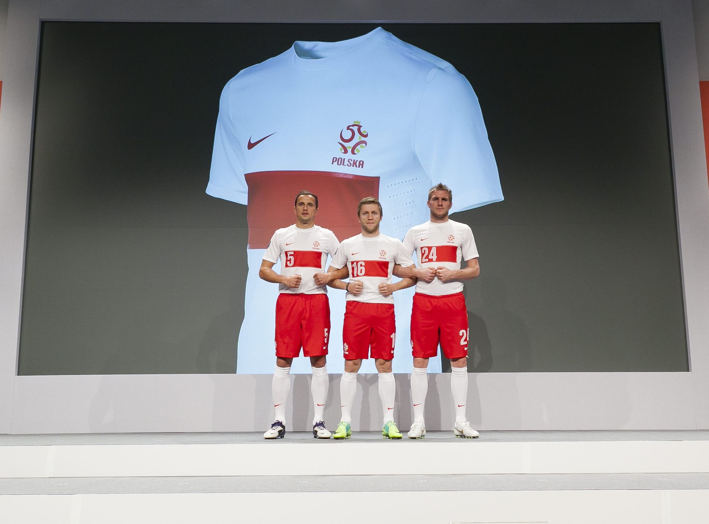 W takich strojach polscy piłkarze zagrają na Euro 2012
