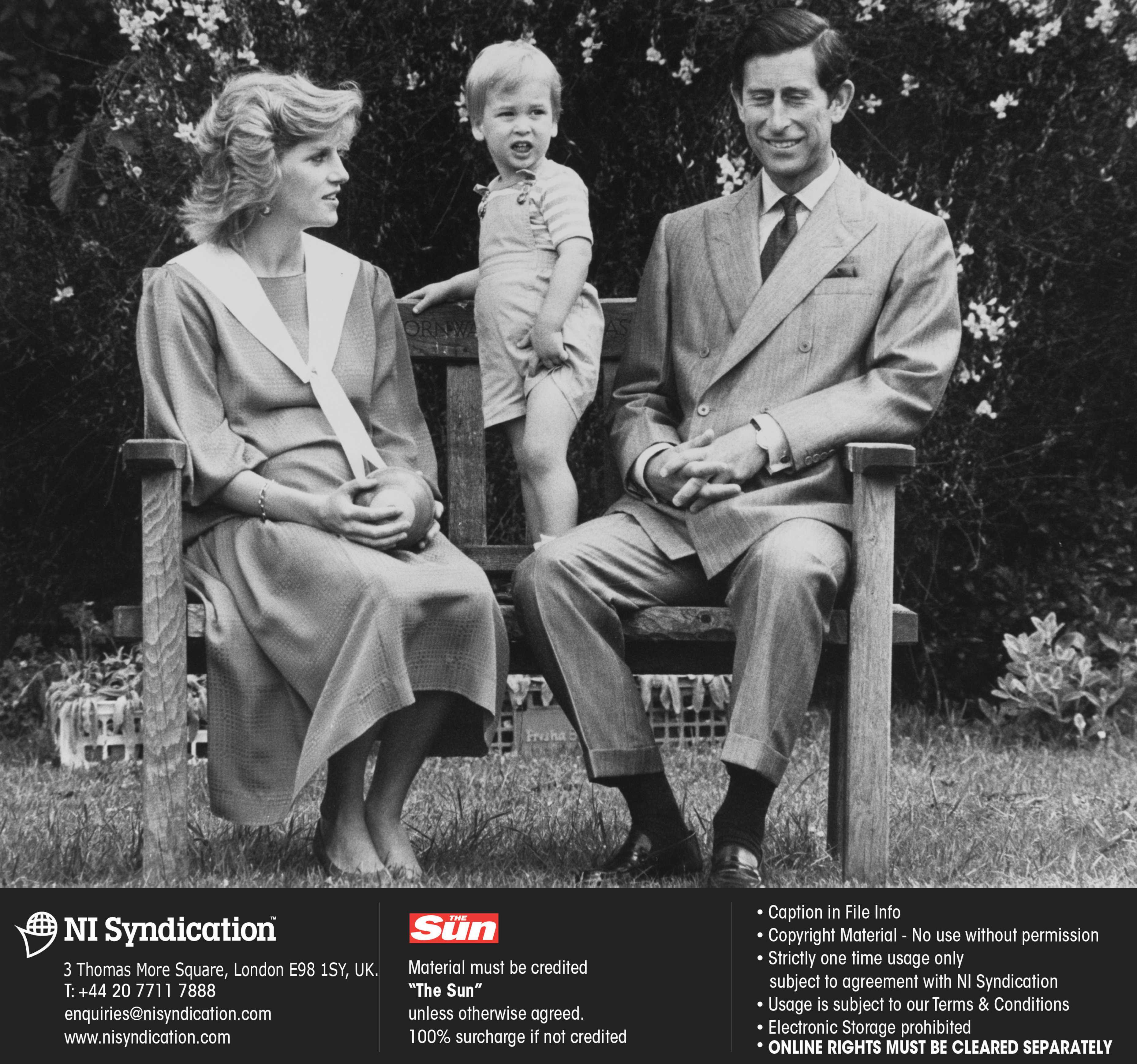 Soha nem látott felvételek kerültek elő Diana hercegnéről és a három hónapos Vilmos hercegről - Hamarosan bárki megveheti őket!