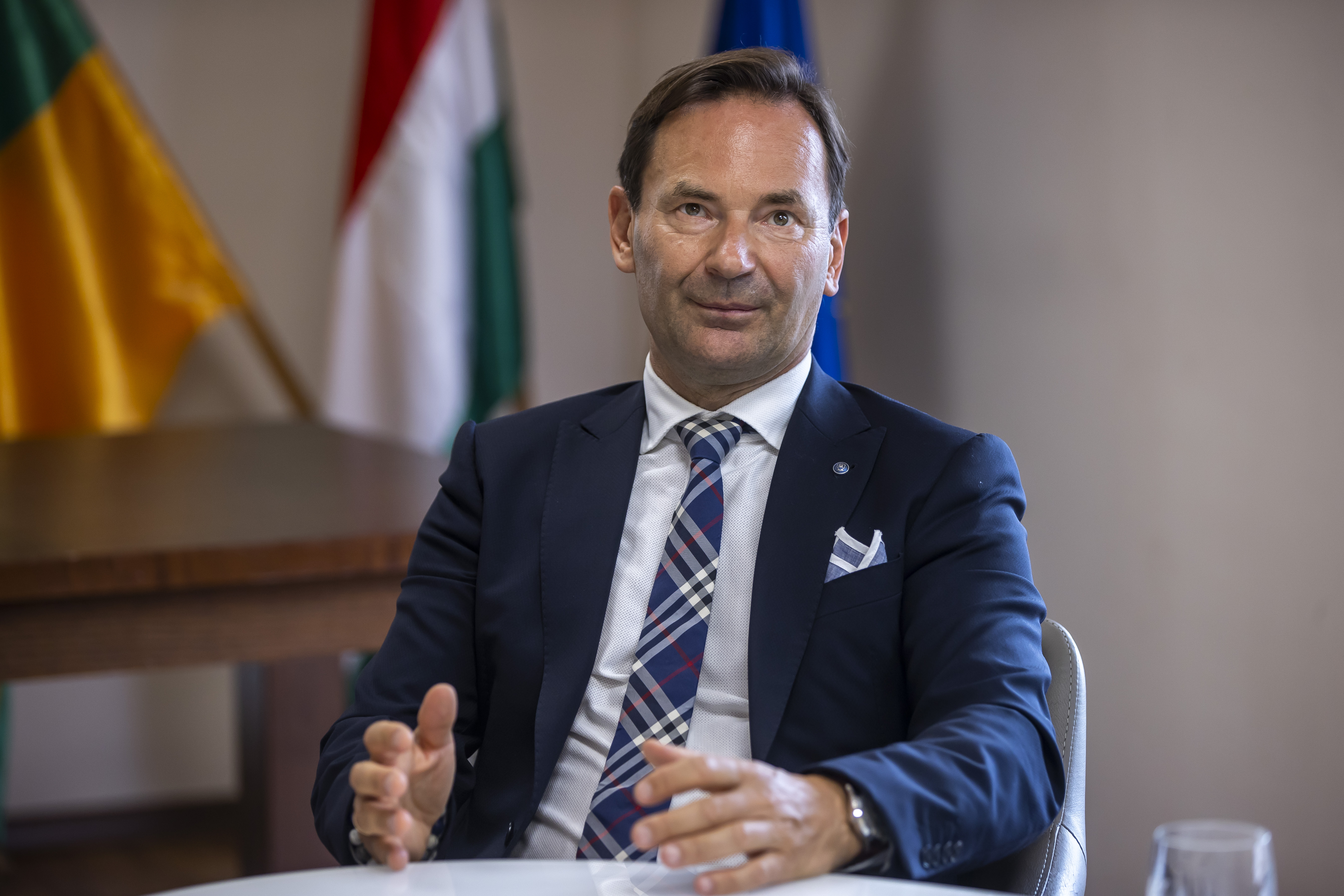 Gyenes Levente: annyi vagyonunk van, hogy az unokáim is jól élnek majd belőle – Exkluzív interjú a playboy polgármesterrel