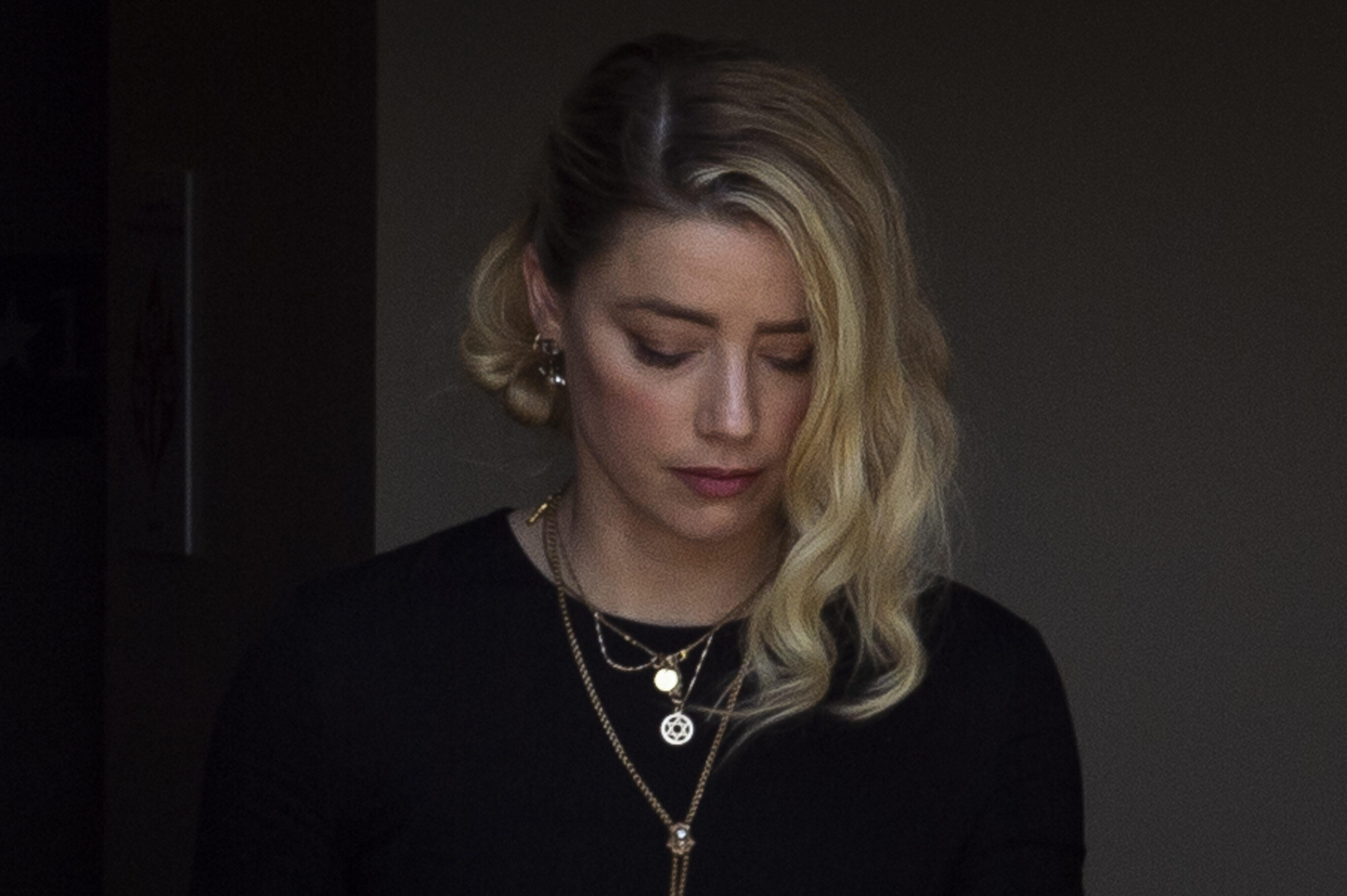 Fantasy dominaruhában pózoló fotót hoztak nyilvánosságra Amber Heardről: Johnny Depp exfelesége teljesen elkattant, újabb botrányperre készül?