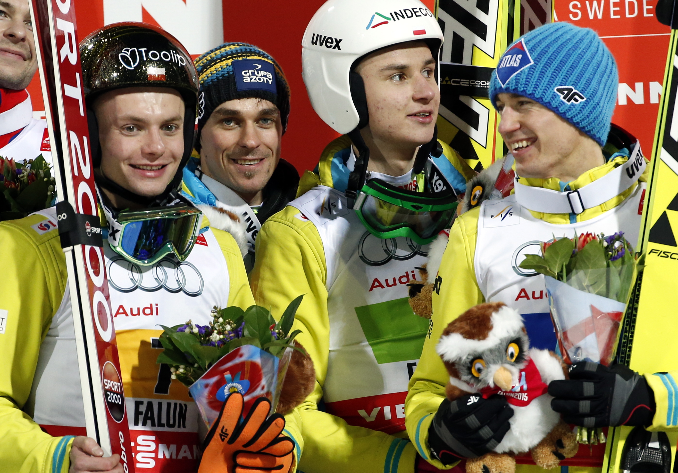 Radość Polaków. Polska drużyna, w składzie: Kamil Stoch (P), Jan Ziobro (L), Klemens Murańka (2P) i Piotr Żyła (2L), zdobyła brązowy medal mistrzostw świata w szwedzkim Falun, 28 bm. Polacy zajęli 3. miejsce w konkursie drużynowym na skoczni HS-134.