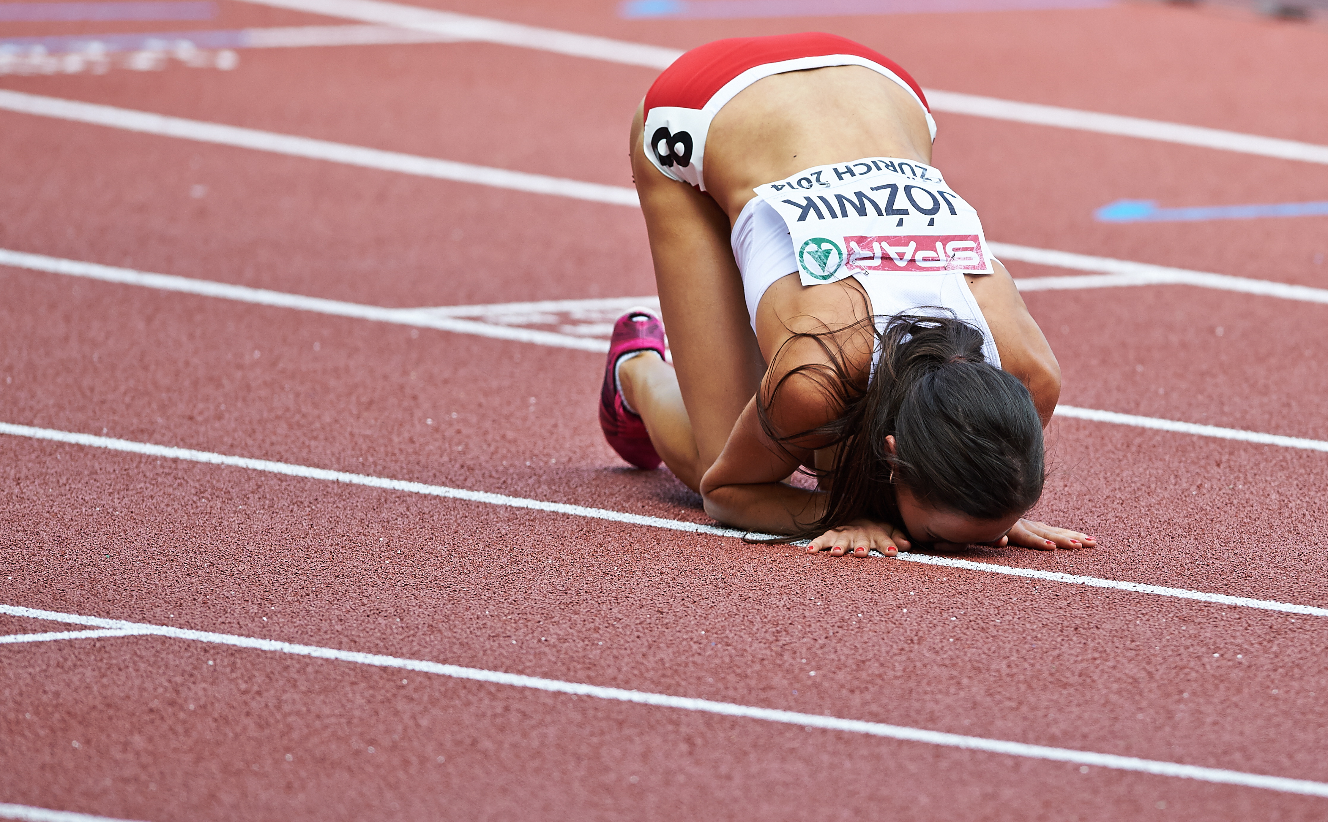 Mistrzynią Europy została Białorusinka Maryna Arzamasowa (1.58,15), a srebrny medal zdobyła Brytyjka Lynsey Sharp (1.58,80).