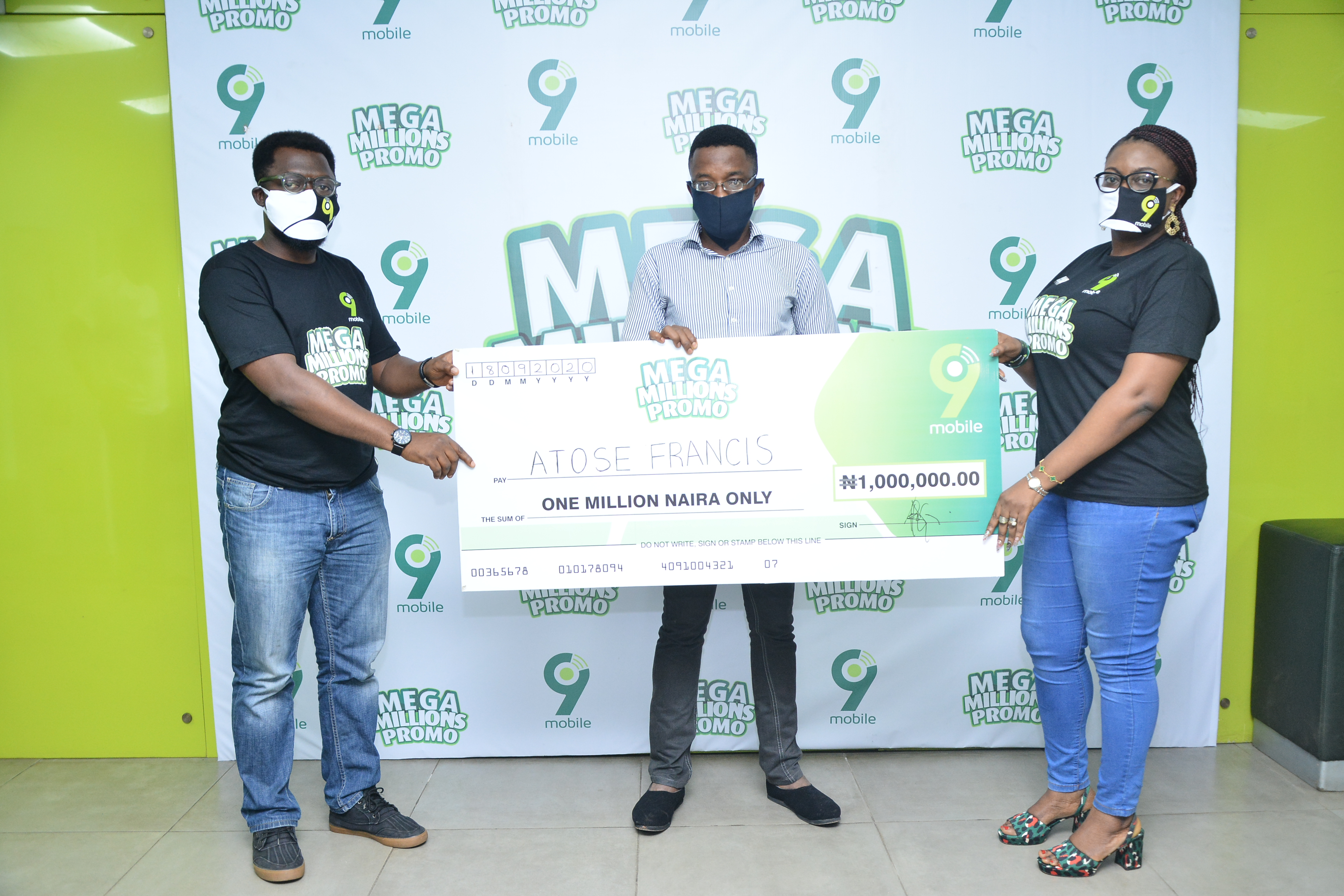 Adeoye Adekoya, 9mobile Regional Sales Manager, South West; Atose Francis, N1million winner and Oluwaseun Omisore, 9mobile Experience Centre Manager at the ongoing 9mobile Mega Millions Promo prize presentation in Ibadan.