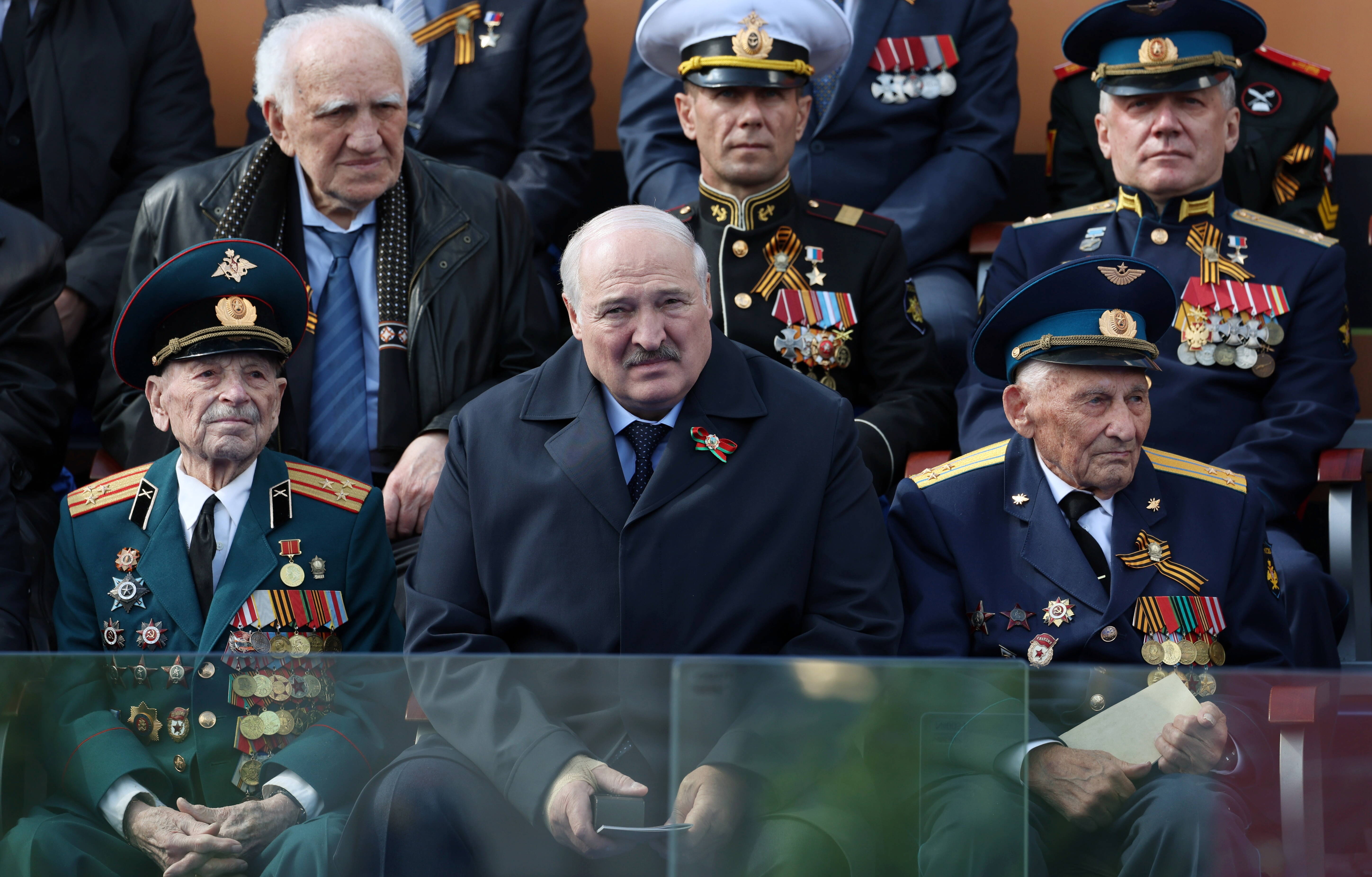 Prezydent Białorusi Aleksander Łukaszenko podczas defilady wojskowej z okazji Dnia Zwycięstwa na pl. Czerwonym. Moskwa, 9 maja 2023 r.