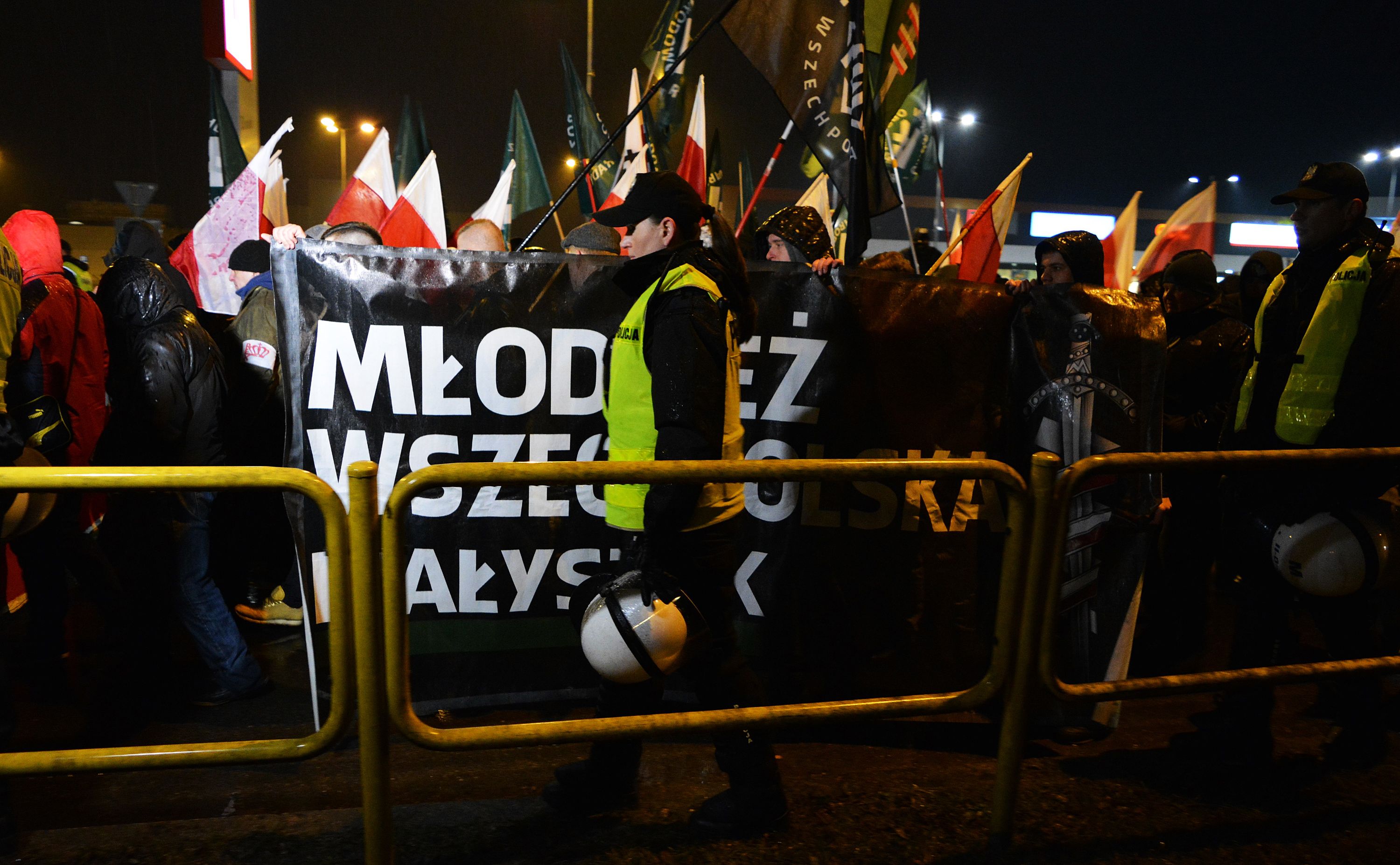 Incydentów nie było, nie licząc gwizdów i utarczek słownych – pod adresem idących w marszu krzyczano m.in: