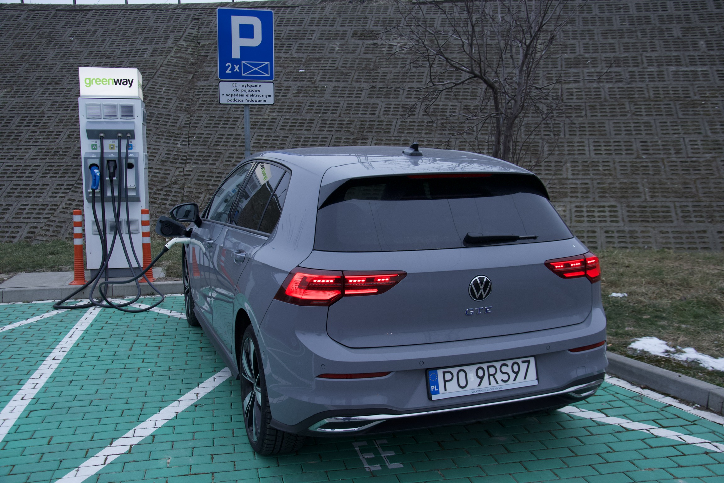 Volkswagen Golf GTE ile paliwa zużywa hybryda plugin