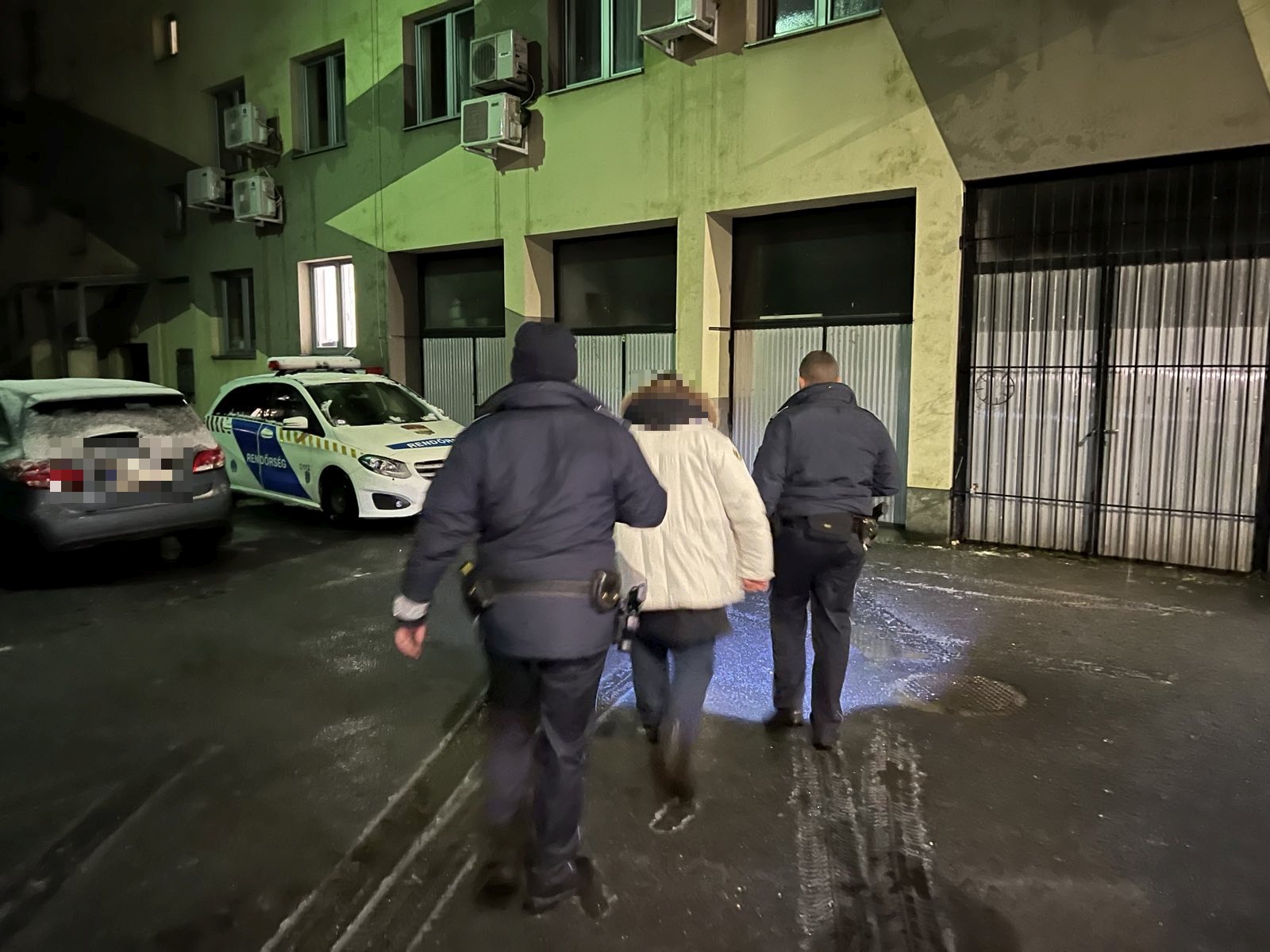 Elkapták a solymári ámokfutót, aki két, a zebrán átkelő gyalogost gázolt el BMW-jével – videó