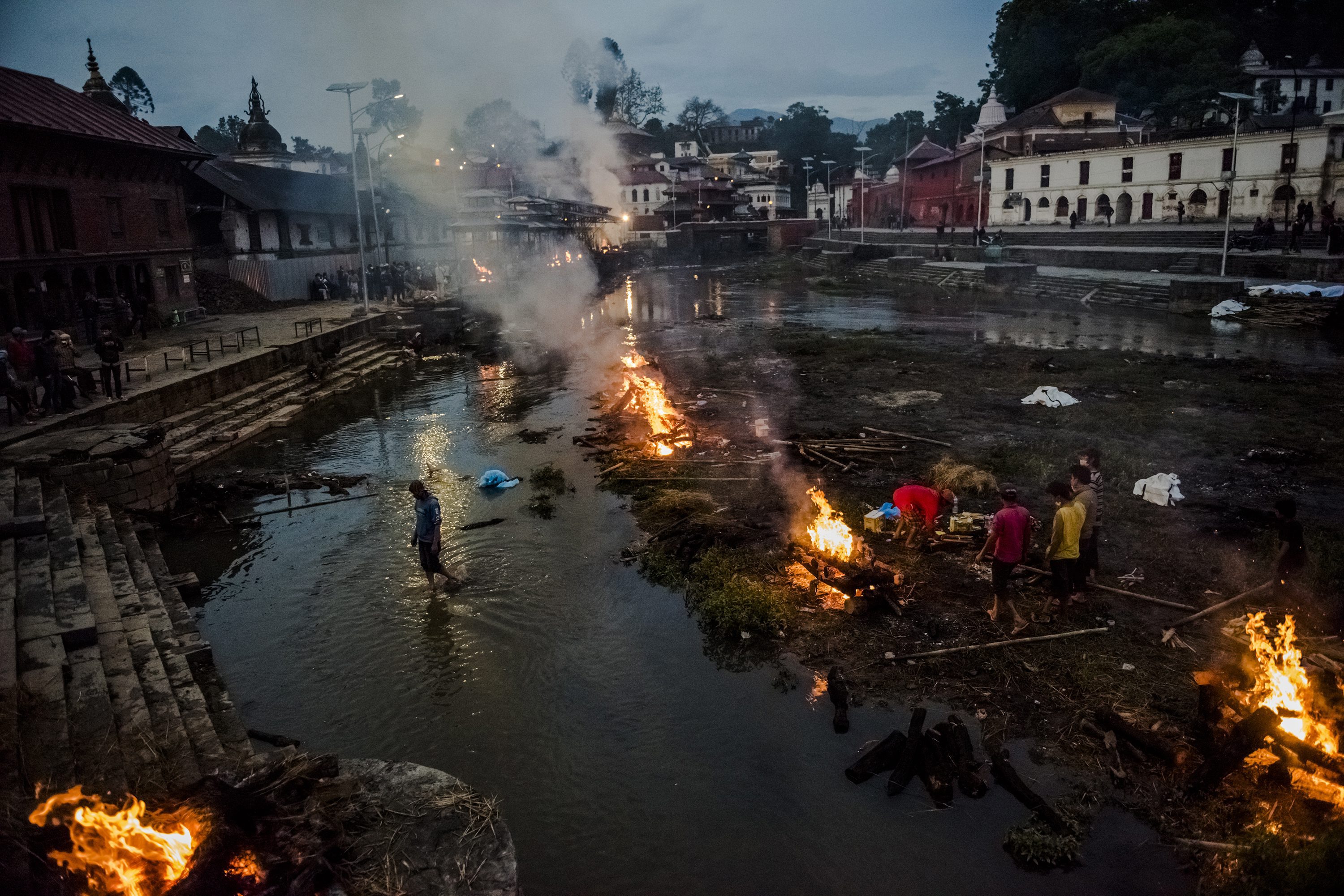 Stosy pogrzebowe w Nepalu