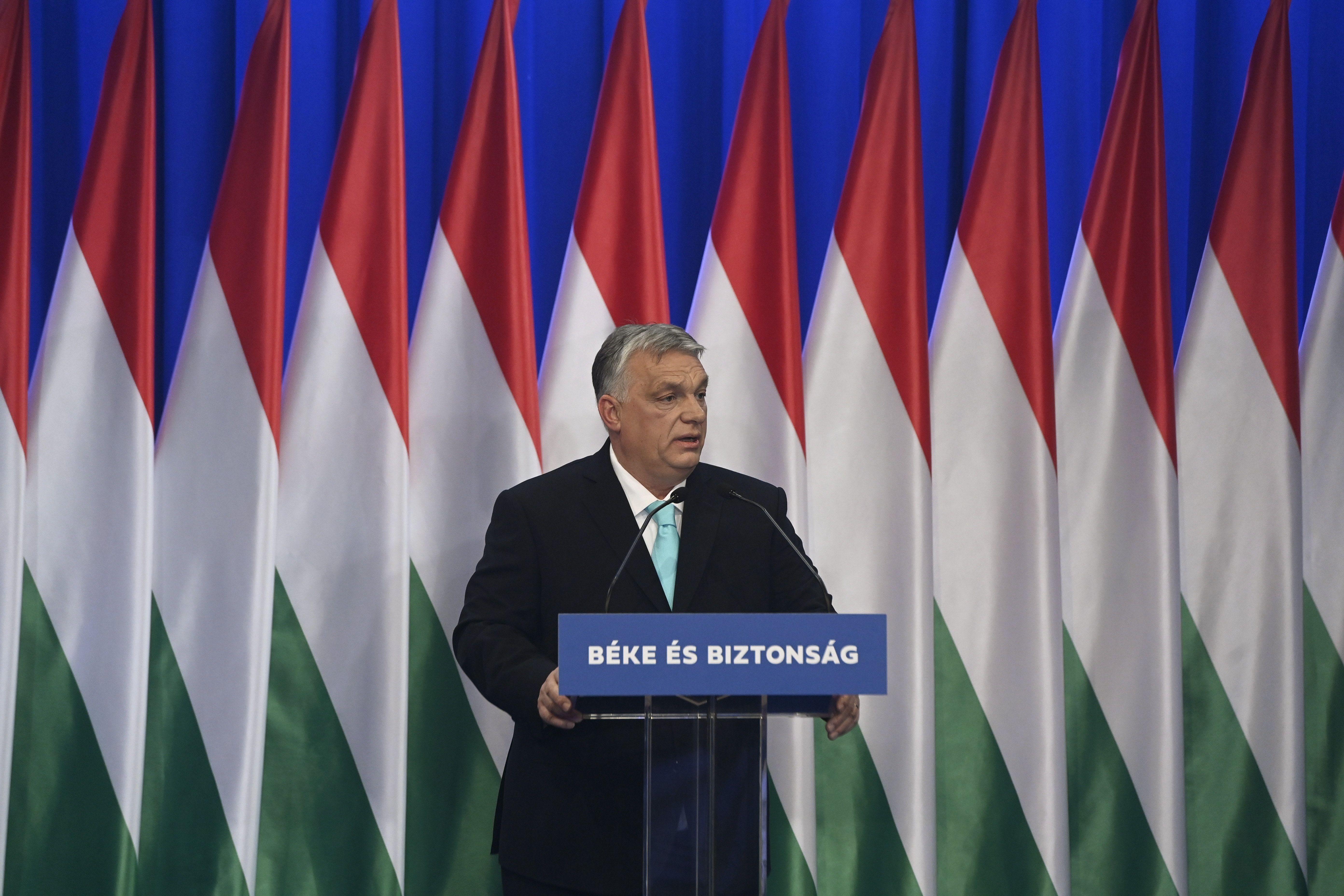 &quot;A sas leszállt&quot; - fontos vacsorára készül Orbán Viktor - fotó