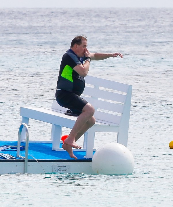 A 49 éves Brendan a napokban a karibi tengerparton pihent, szemfüles lesifotósok pedig meg is örökítették. A Kőbunkó vicces sztárja a képek tanúsága szerint alaposan megváltozott, hatalmas pocakot növesztett.