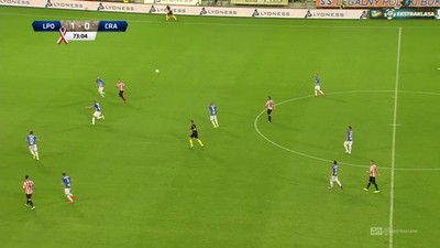 Lech - Cracovia (1:0): Błędy obrony Lecha o mało nie skończyły się golem. Strzał Vestenickiego obok okienka